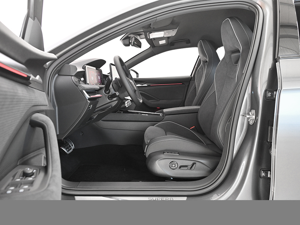 Skoda Superb Combi HYBRID SPORTLINE AHK HEADUP eSITZE