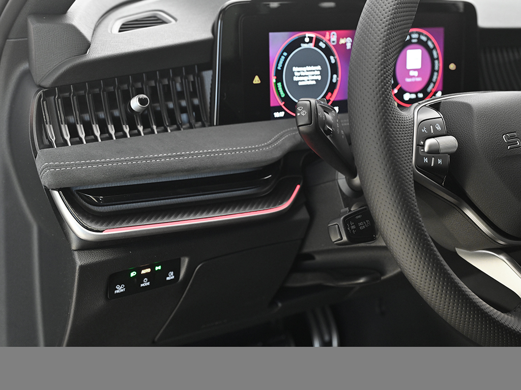 Skoda Superb Combi HYBRID SPORTLINE AHK HEADUP eSITZE