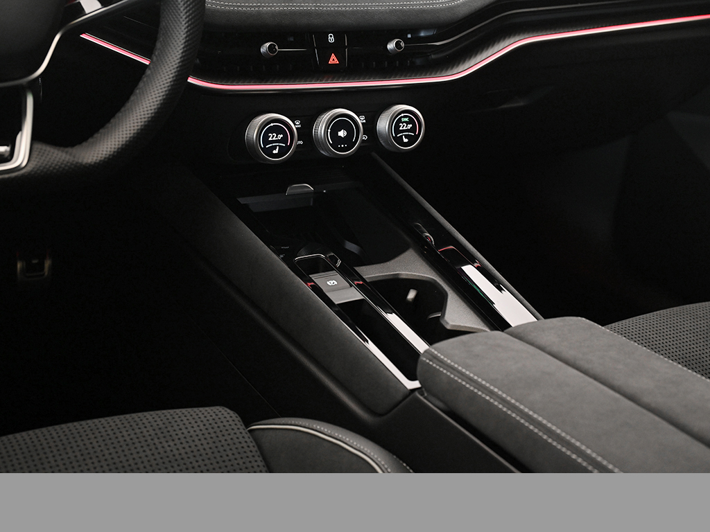 Skoda Superb Combi HYBRID SPORTLINE AHK HEADUP eSITZE