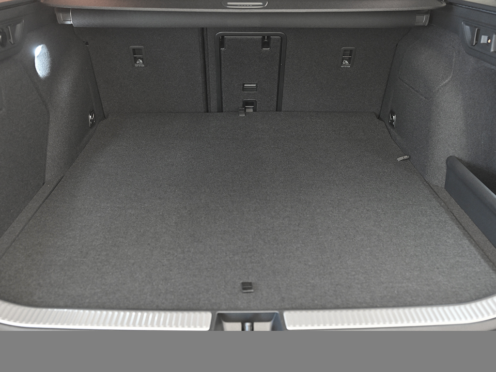 Skoda Superb Combi HYBRID SPORTLINE AHK HEADUP eSITZE