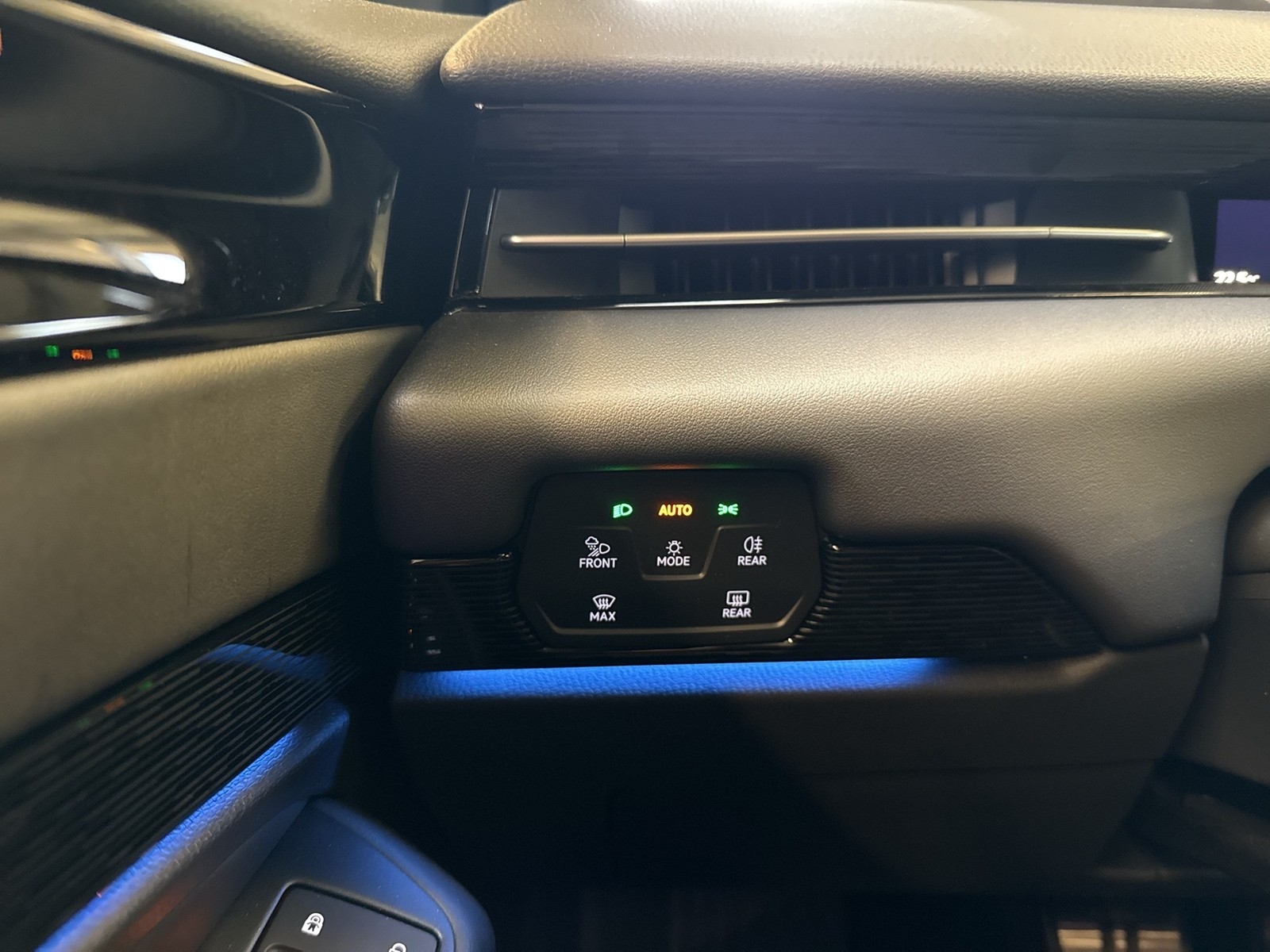 Volkswagen ID.7 Tourer PRO WÄRMEPUMPE AHK 360°CAM ACC LM19