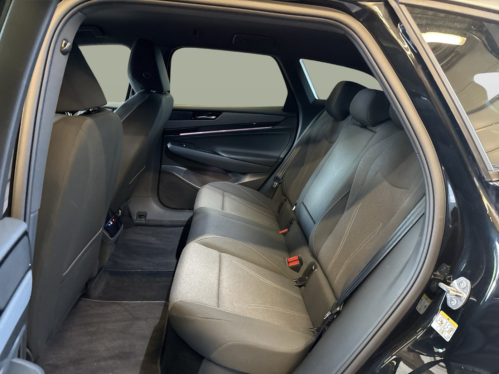 Volkswagen ID.7 Tourer PRO WÄRMEPUMPE AHK 360°CAM ACC LM19