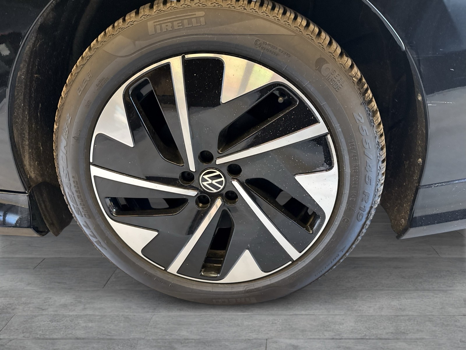 Volkswagen ID.7 Tourer PRO WÄRMEPUMPE AHK 360°CAM ACC LM19