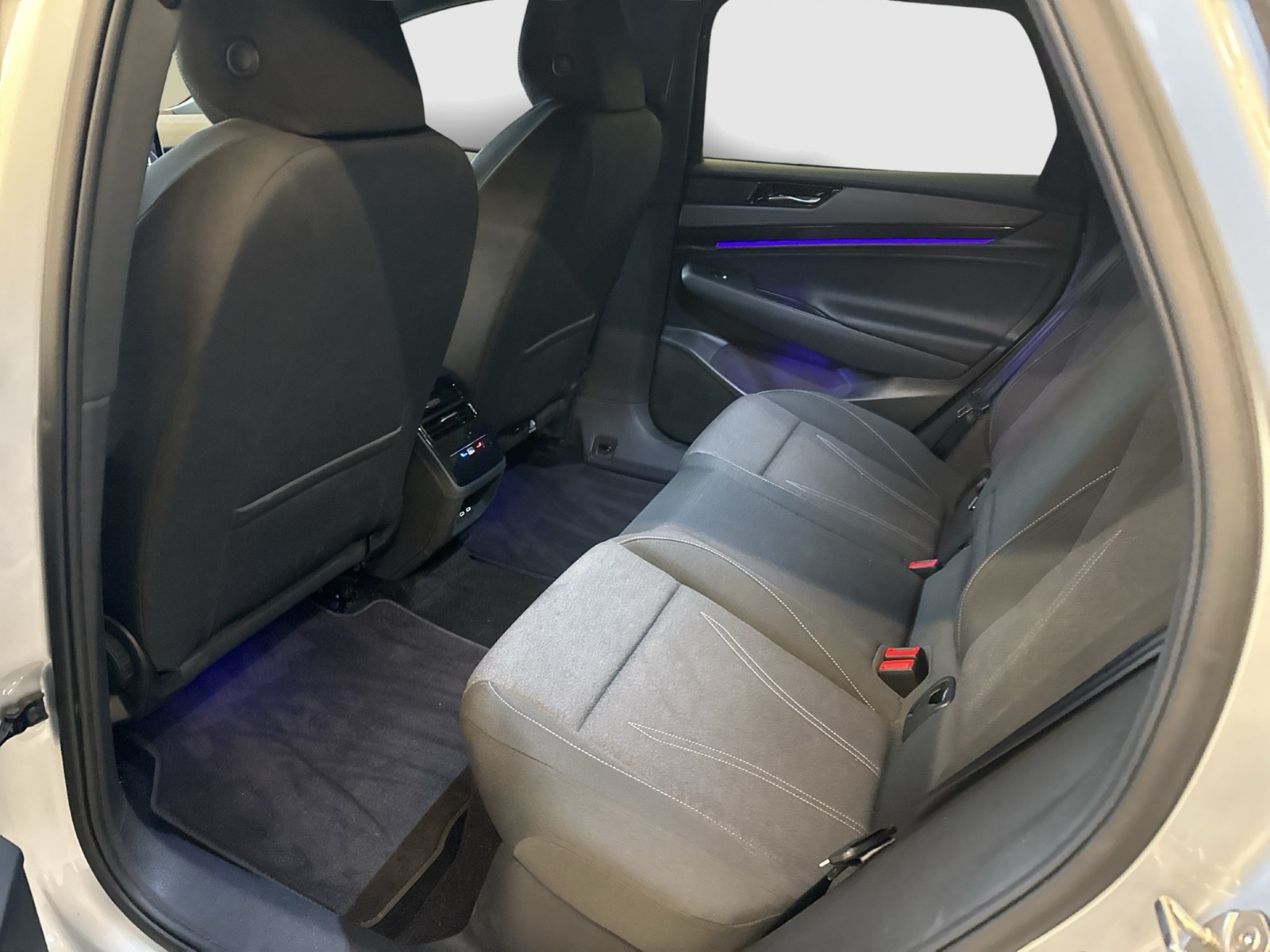Volkswagen ID.7 Tourer PRO WÄRMEPUMPE AHK 360°CAM ACC LM19