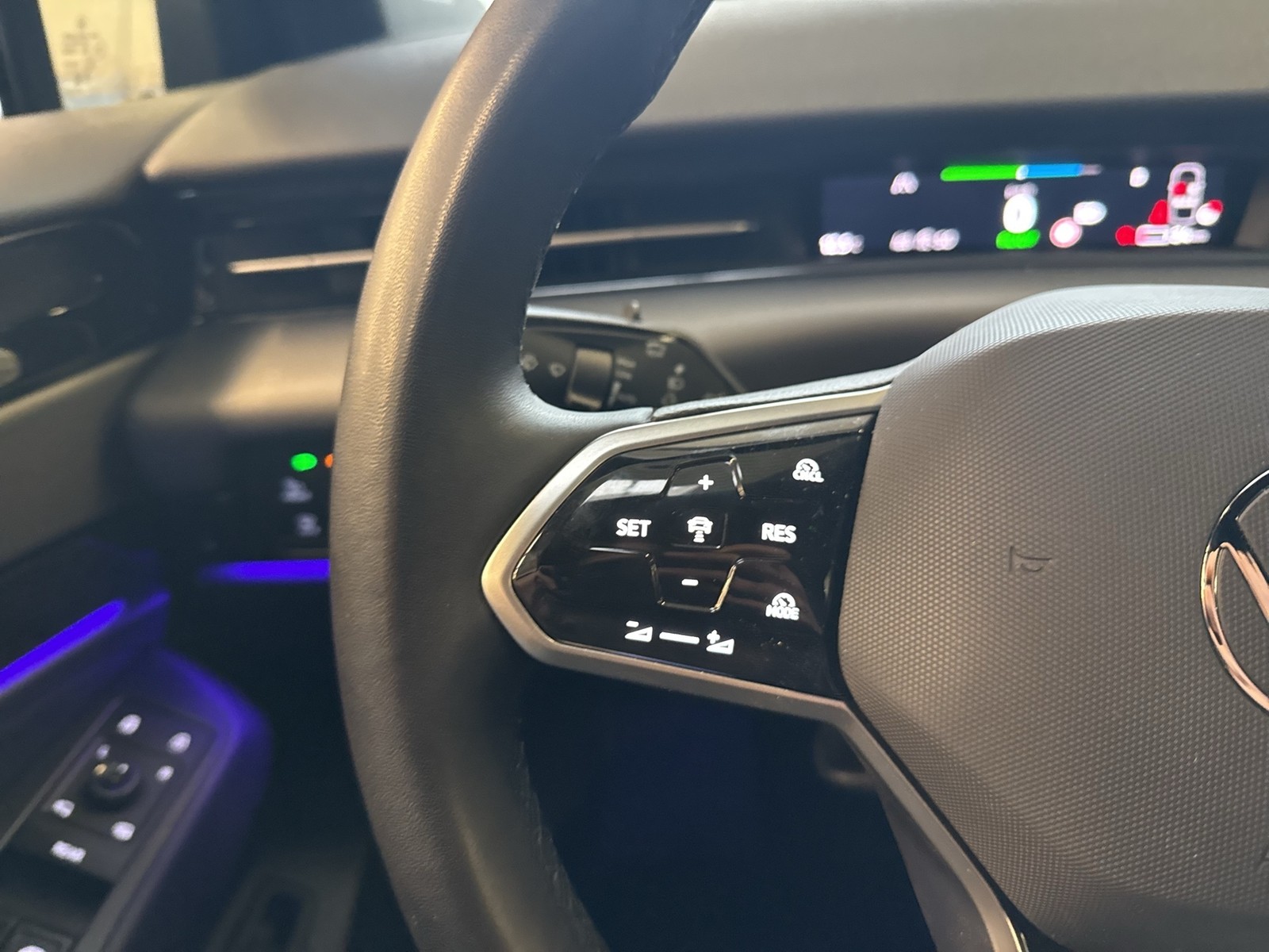 Volkswagen ID.7 Tourer PRO WÄRMEPUMPE AHK 360°CAM ACC LM19