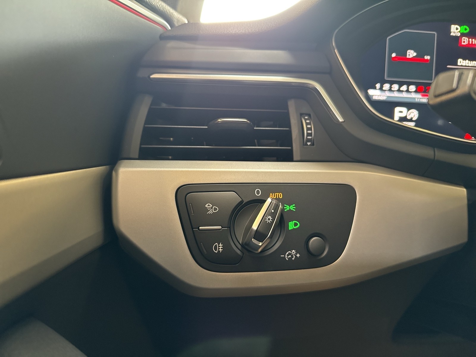 Audi A4 Avant 40 S LINE PANO STANDHZ. AHK CAM ALU19
