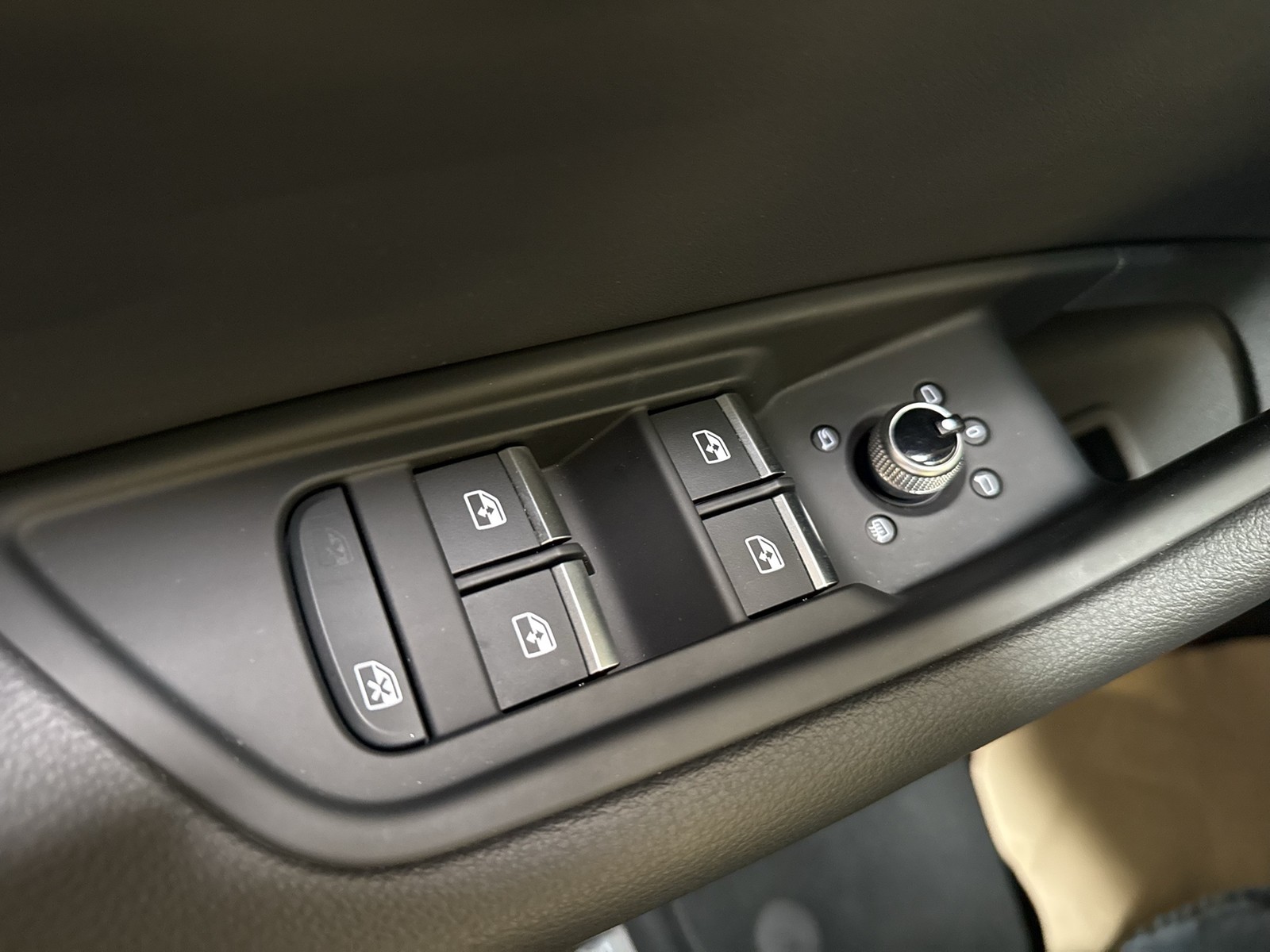 Audi A4 Avant 40 S LINE PANO STANDHZ. AHK CAM ALU19