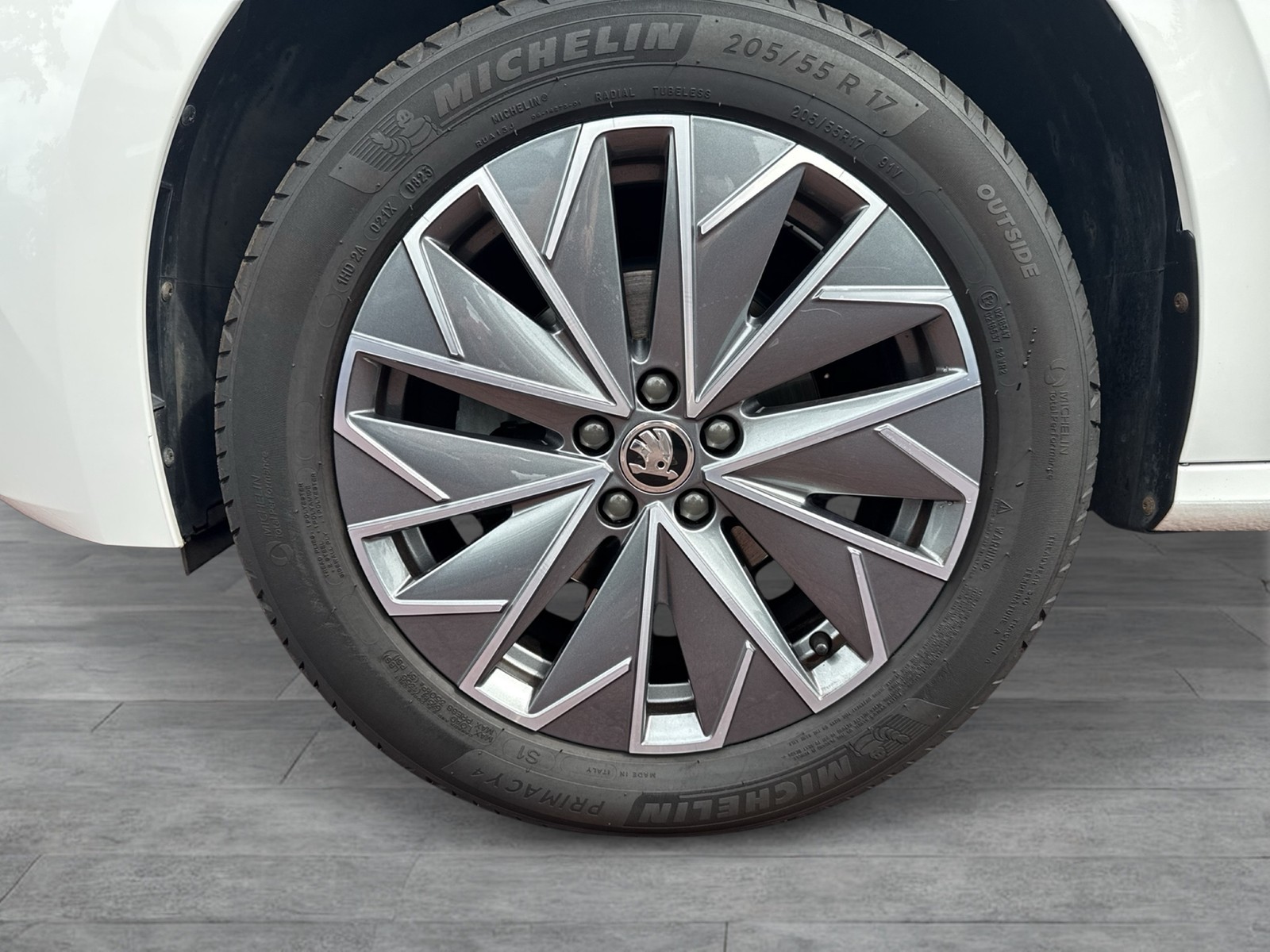 Skoda Kamiq 1.0 TOUR LM17 SITZHEIZUNG LED EINPARKHILFE