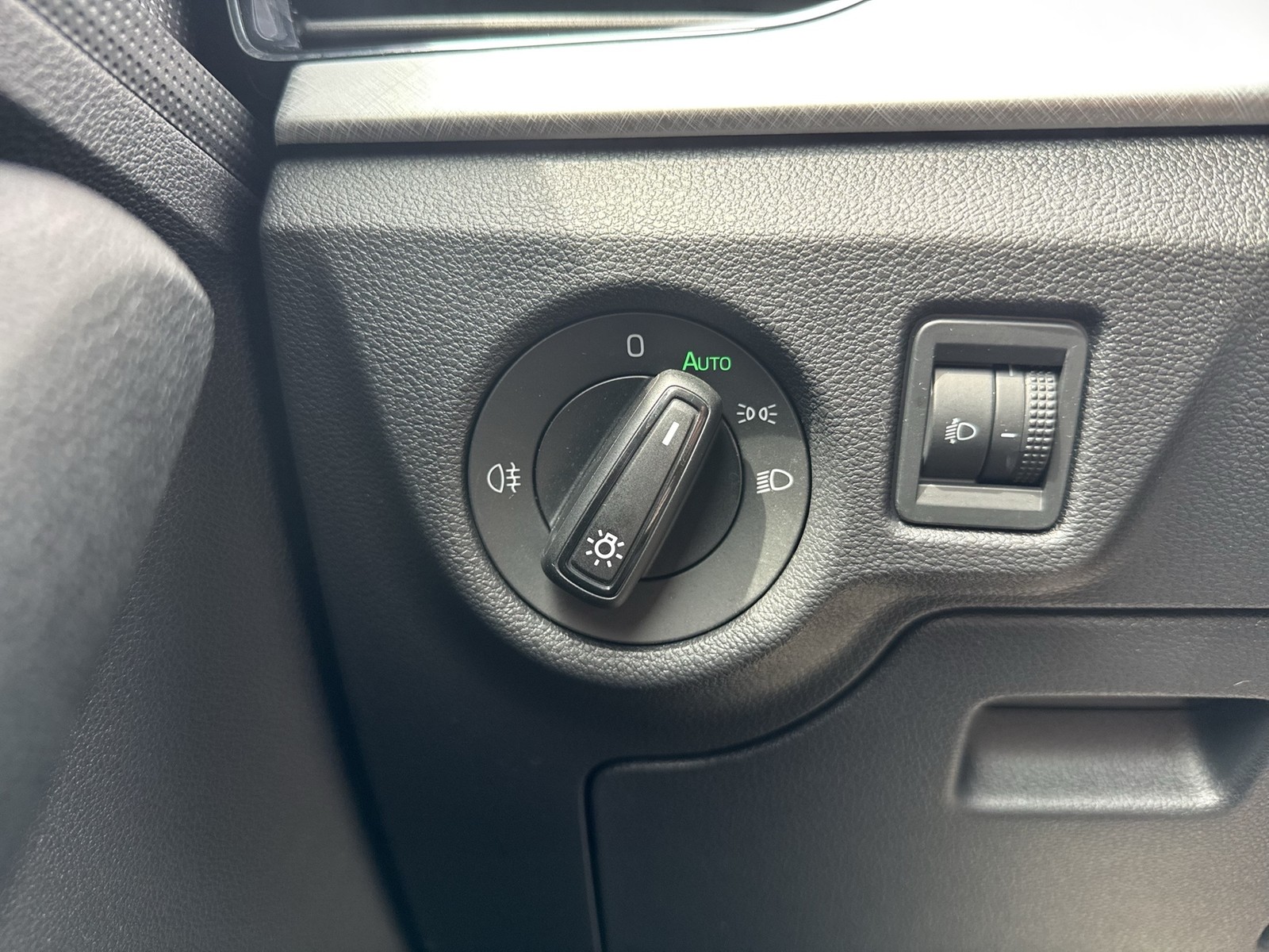 Skoda Kamiq 1.0 TOUR LM17 SITZHEIZUNG LED EINPARKHILFE