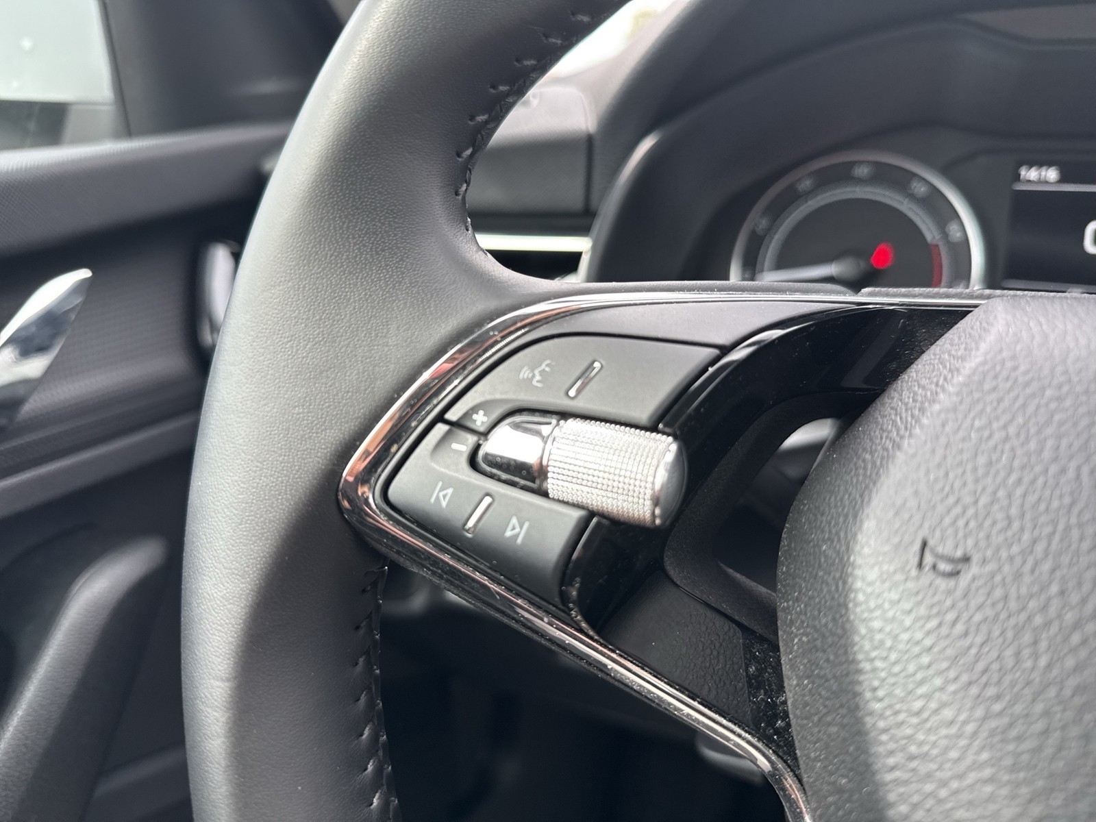 Skoda Kamiq 1.0 TOUR LM17 SITZHEIZUNG LED EINPARKHILFE