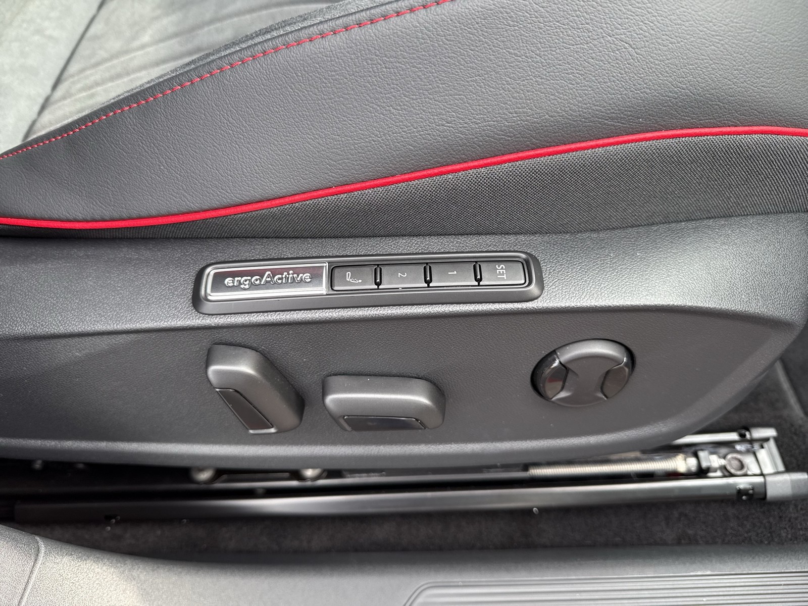 Volkswagen ID.3 GTX PERFORMANCE WÄRMEPUMPE PANO 360CAM LM20