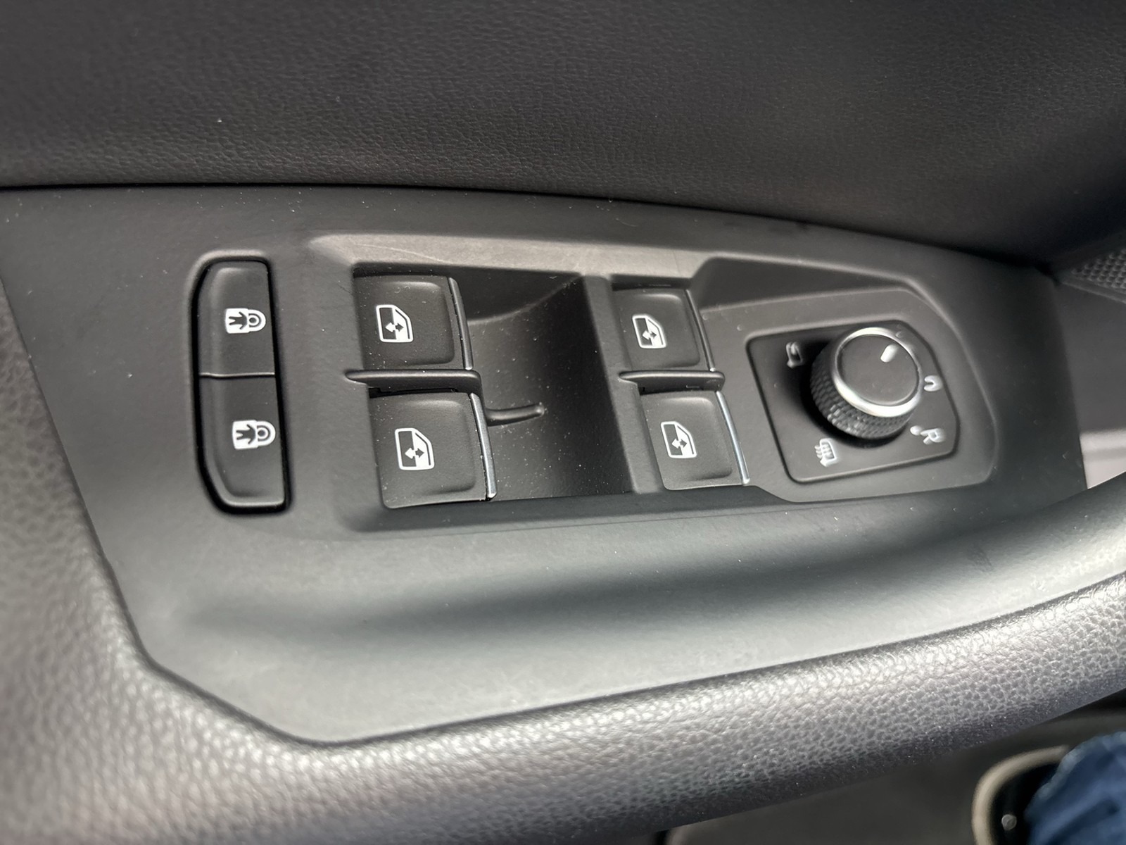 Volkswagen Touareg V6 R-LINE NEUES MODELL AHK CAM ACC LM19