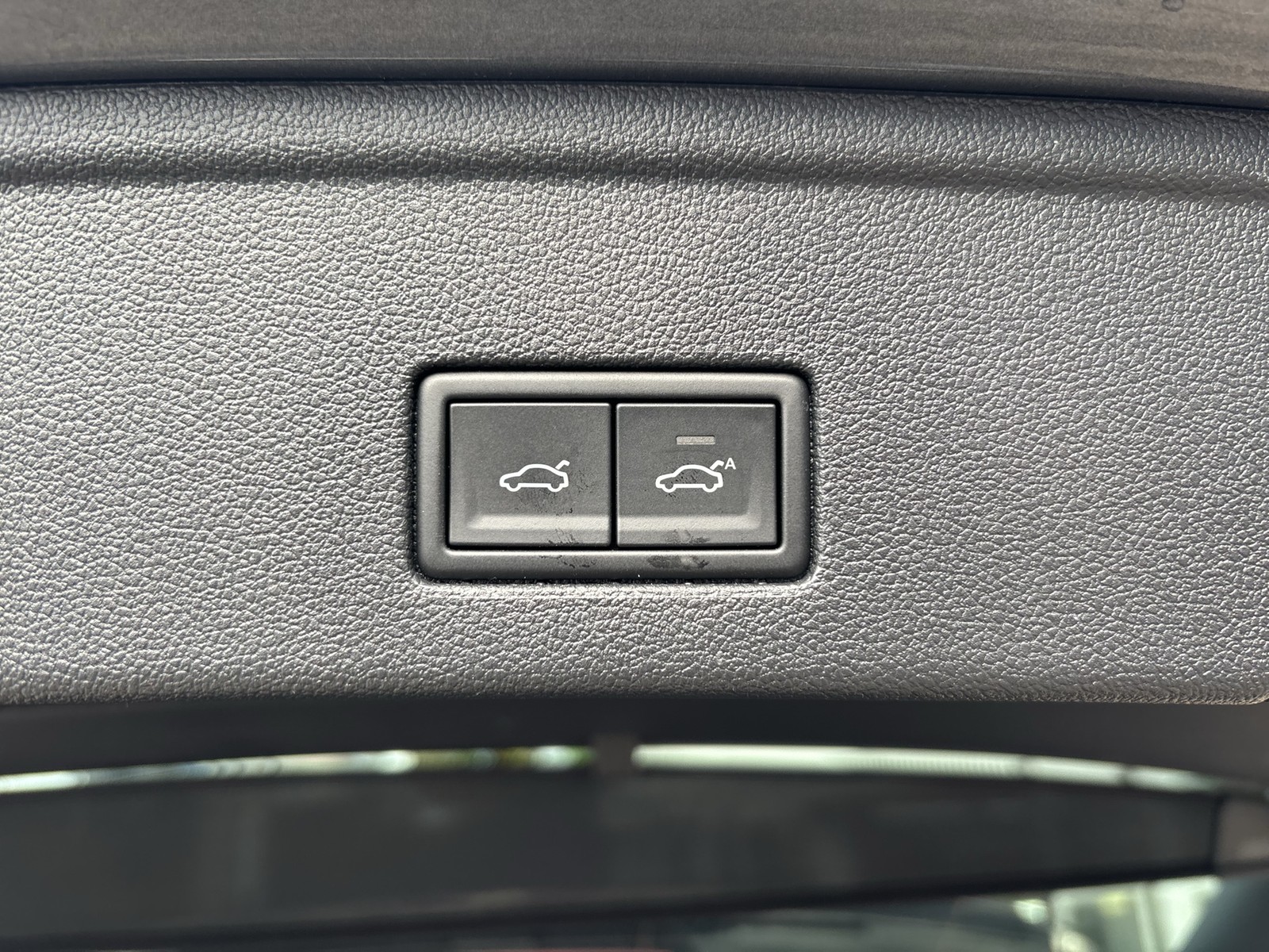 Volkswagen Touareg V6 R-LINE NEUES MODELL AHK CAM ACC LM19