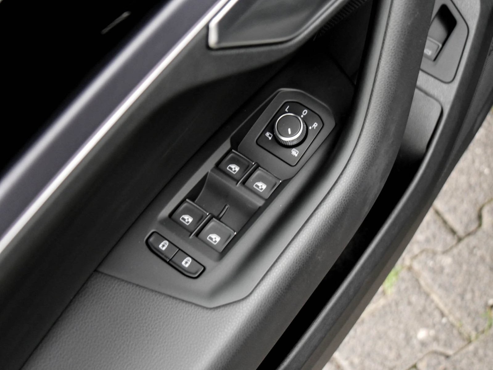 Volkswagen Touareg V6 R-LINE NEUES MODELL AHK CAM ACC LM19