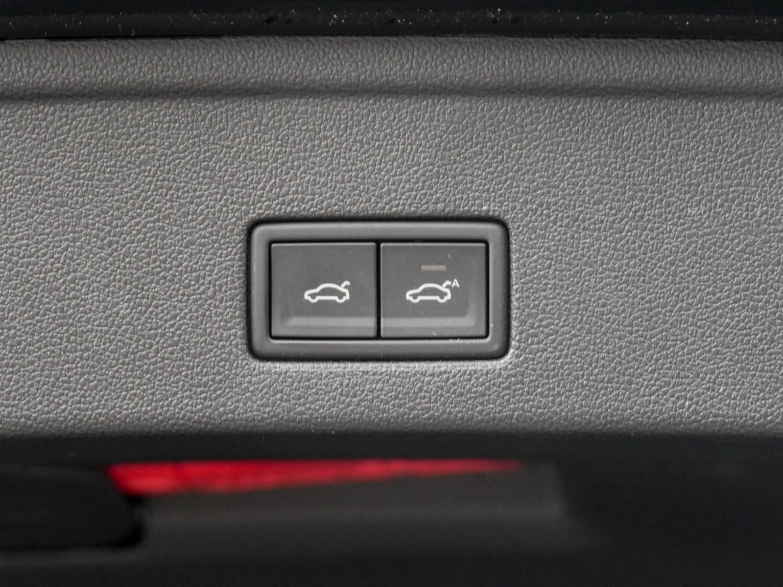 Volkswagen Touareg V6 R-LINE NEUES MODELL AHK CAM ACC LM19