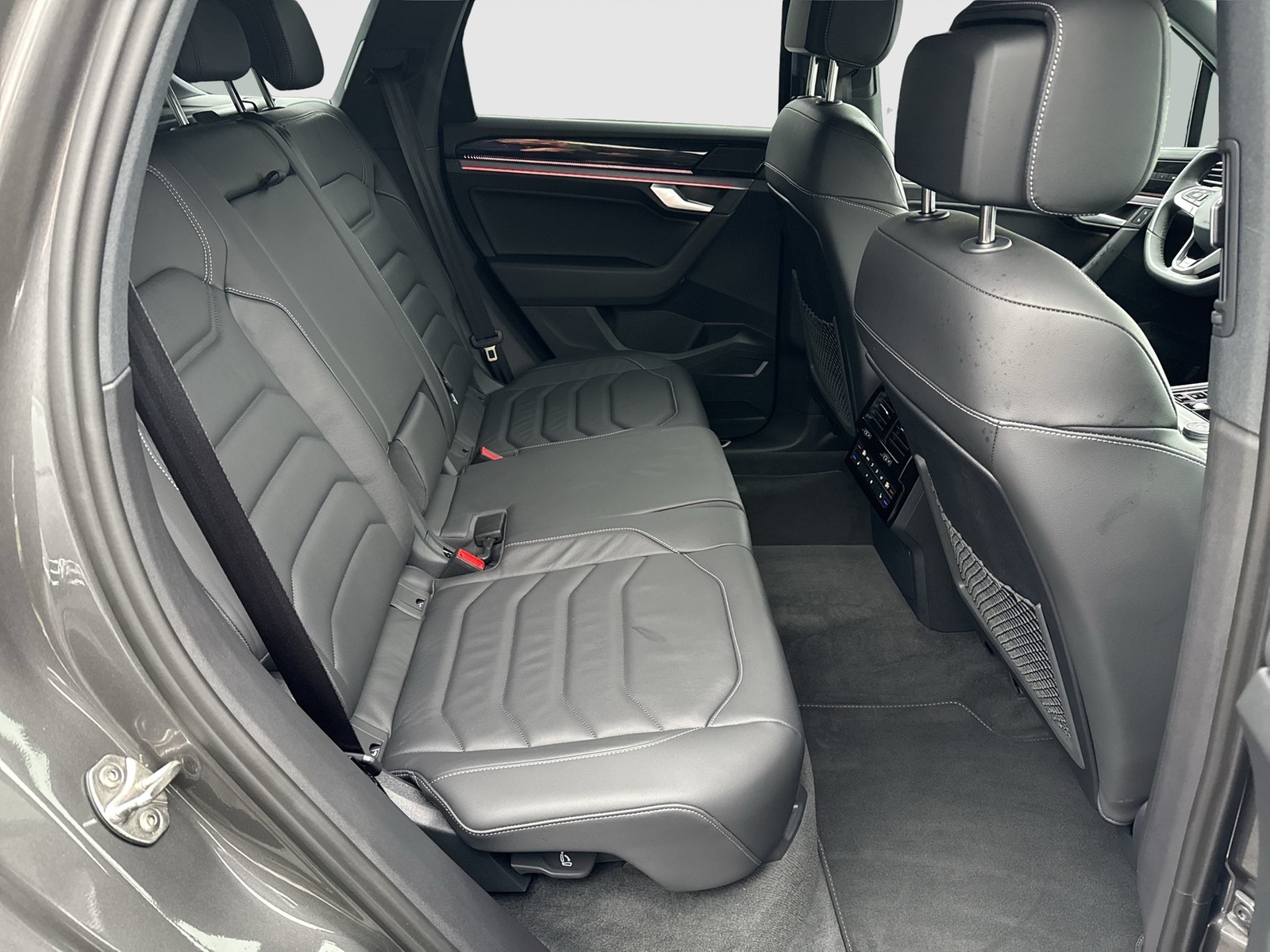 Volkswagen Touareg V6 R-LINE NEUES MODELL AHK CAM ACC LM19