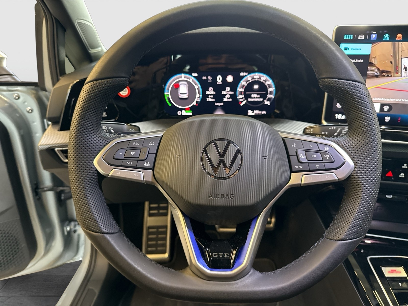 Volkswagen Golf VIII 1.5 HYBRID GTE LEDER AHK 360°CAM LM18