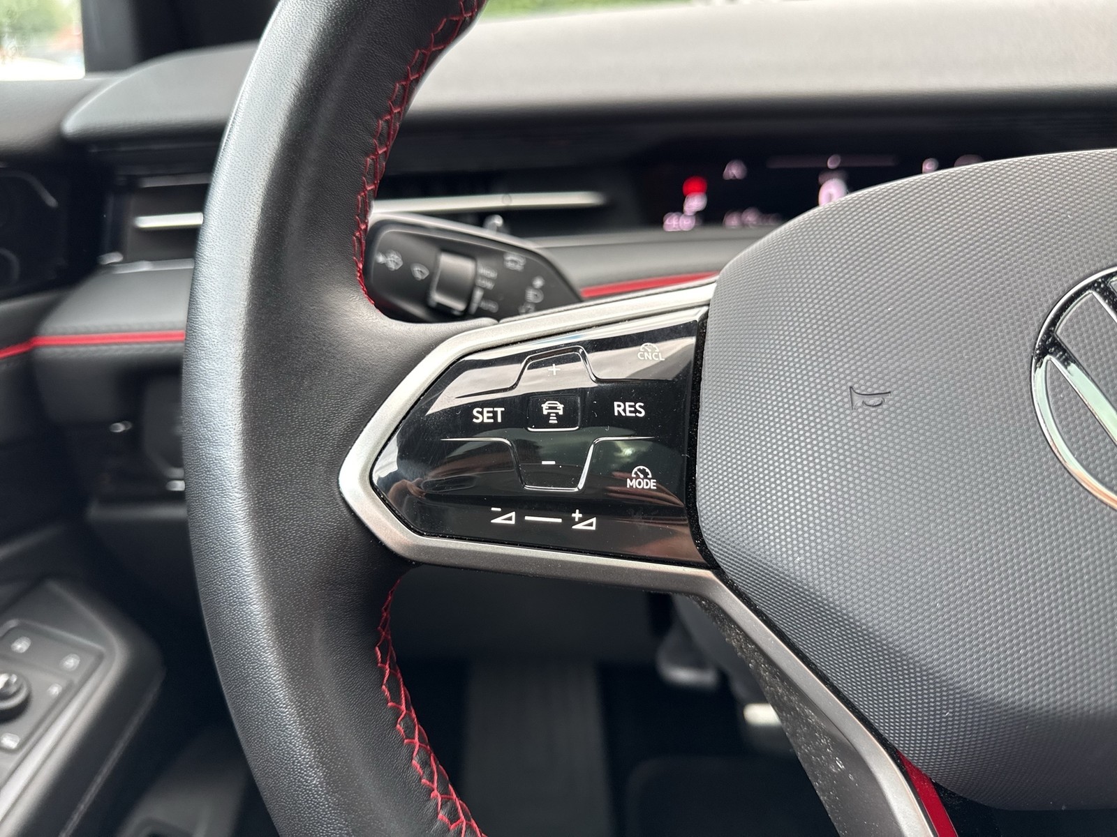 Volkswagen ID.7 Tourer GTX 4X4 WÄRMEPUMPE PANO AHK 360°CAM