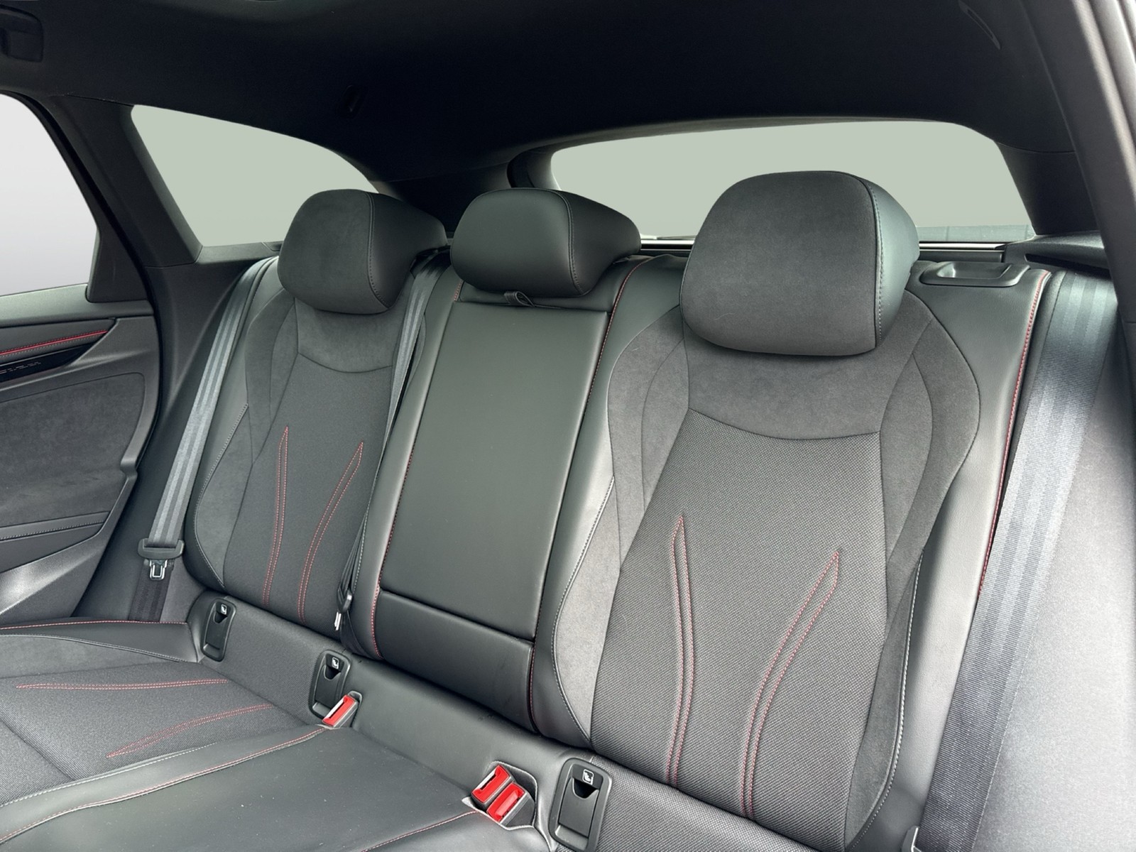 Volkswagen ID.7 Tourer GTX 4X4 WÄRMEPUMPE PANO AHK 360°CAM