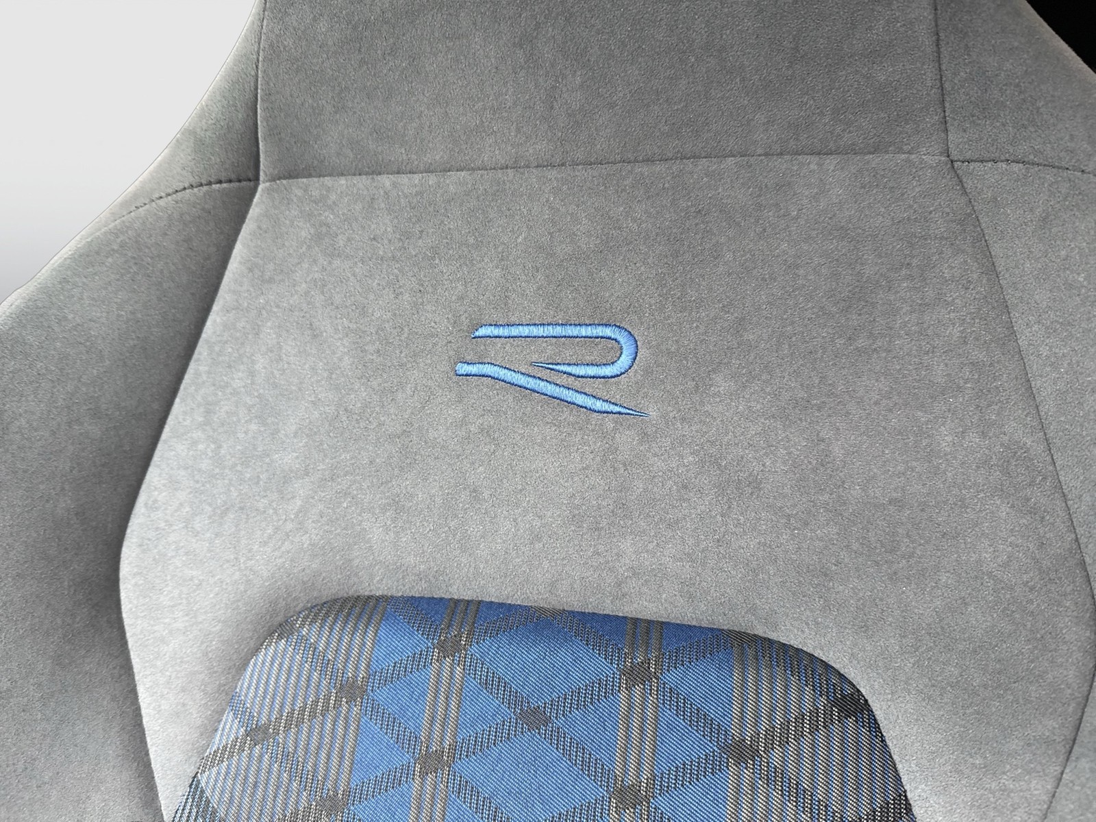 Volkswagen Golf Variant VIII 2.0 R 4X4 AHK ACC LM19 NAVI