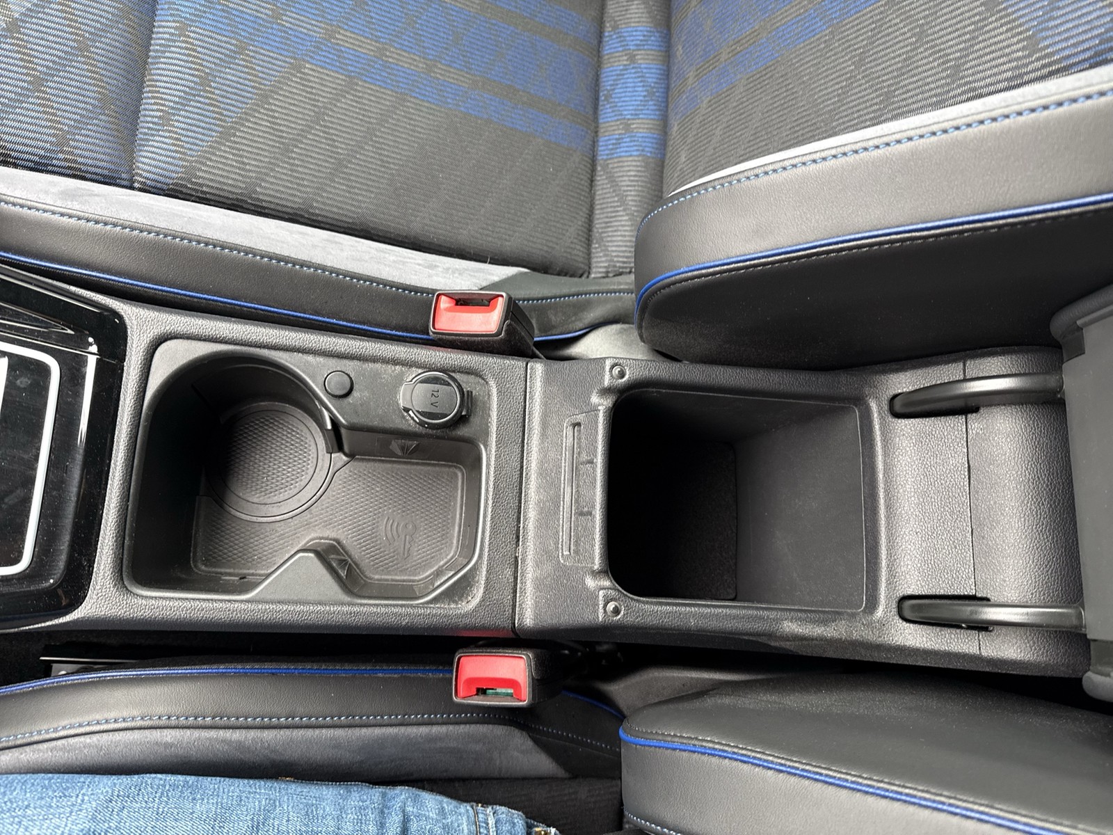 Volkswagen Golf Variant VIII 2.0 R 4X4 AHK ACC LM19 NAVI