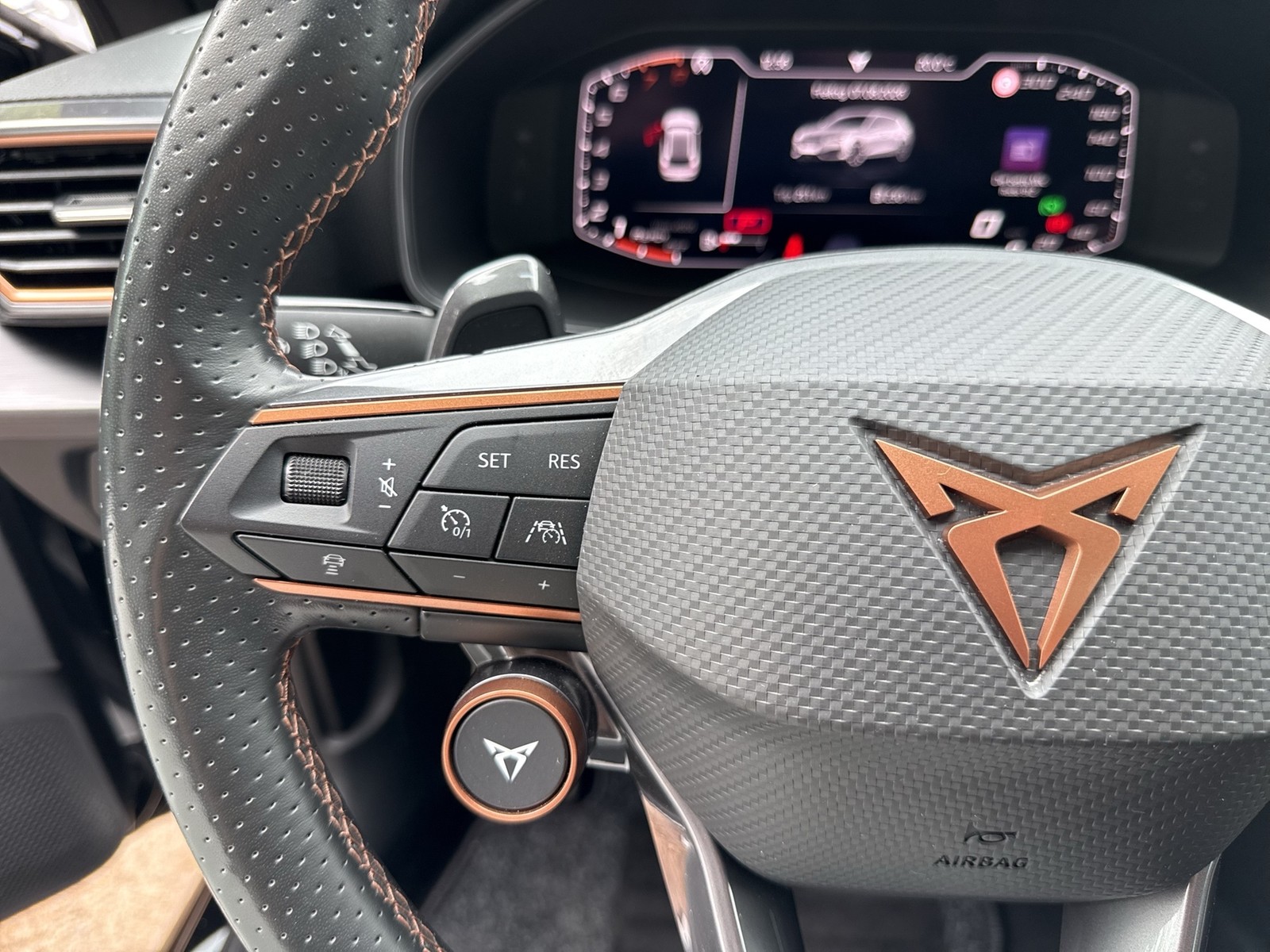 Cupra Leon 2.0 VZ BEATS CAM ACC LM19 NAVI CARPLAY