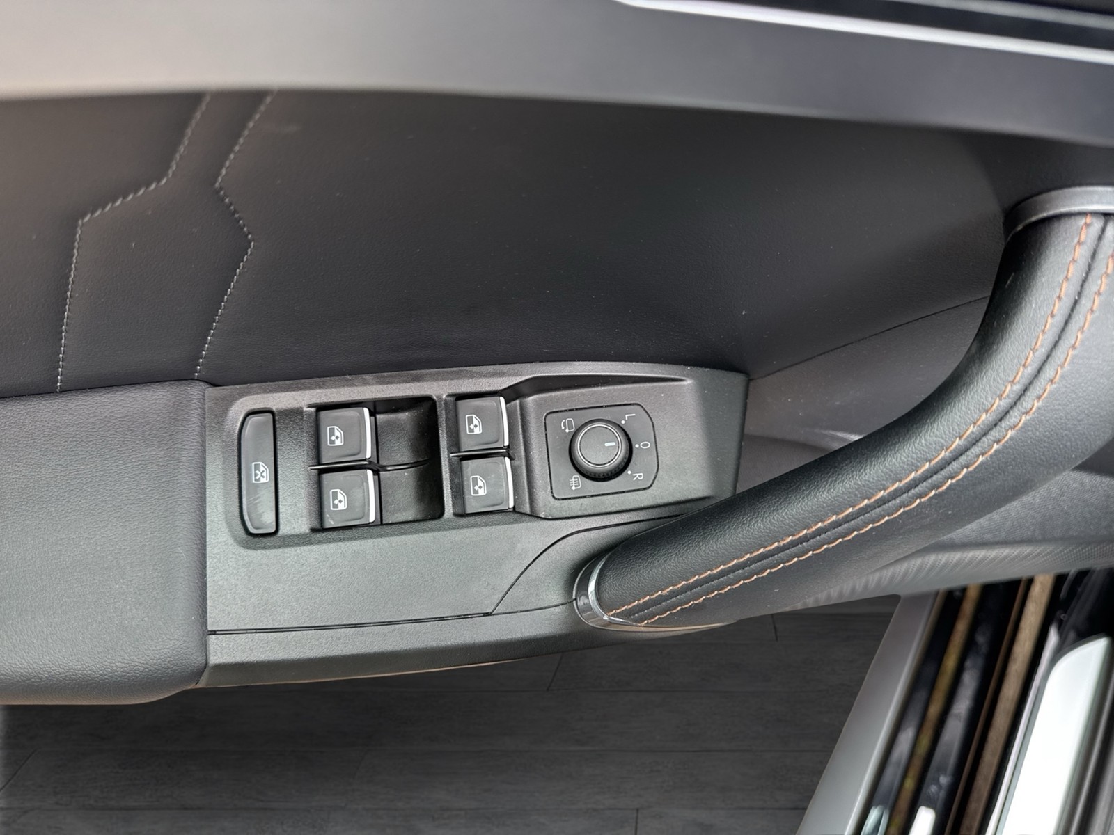 Cupra Leon 2.0 VZ BEATS CAM ACC LM19 NAVI CARPLAY