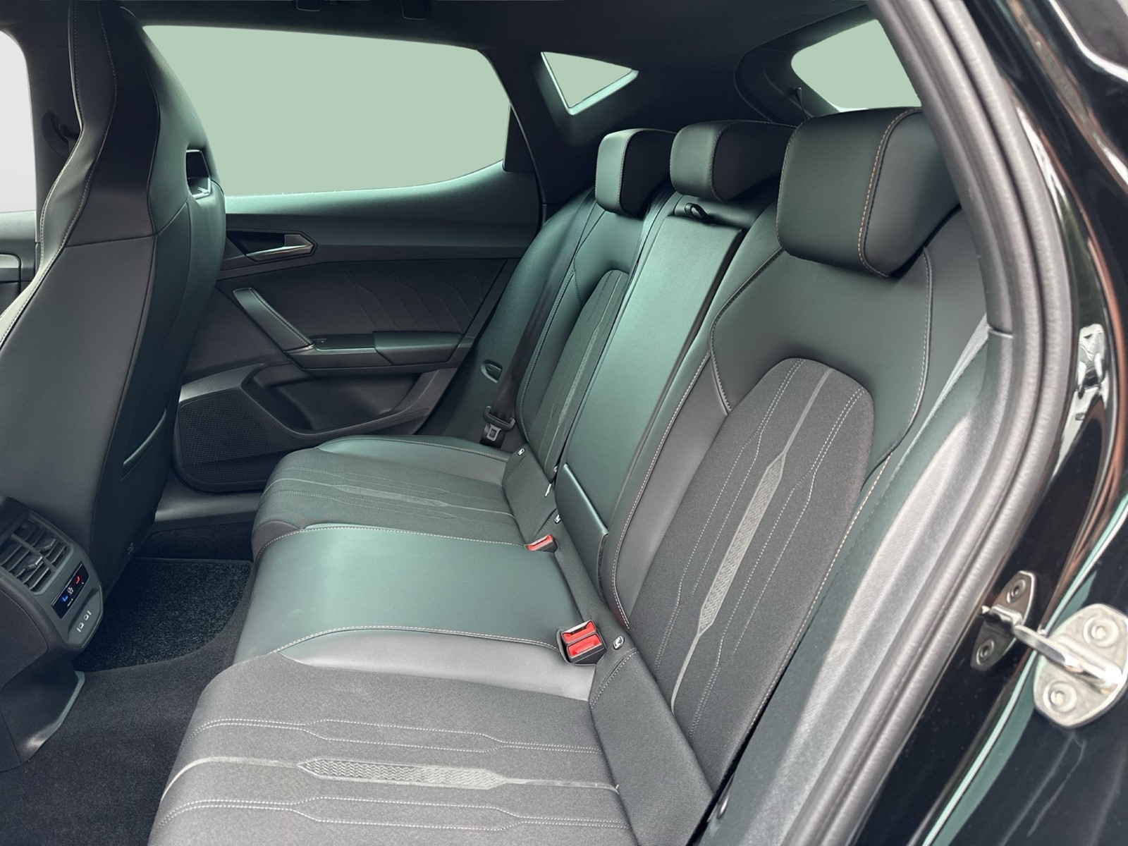 Cupra Leon 2.0 VZ BEATS CAM ACC LM19 NAVI CARPLAY