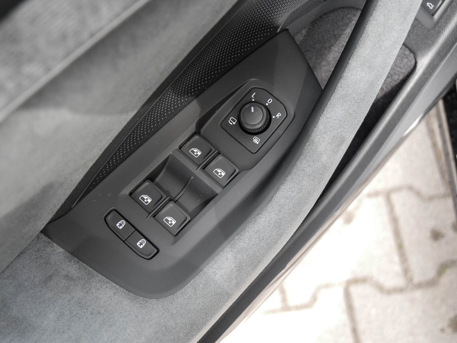 Skoda Superb Combi 2.0 DSG 4x4 SELECTION AHK HuD ACC NAV DCC 360Grad