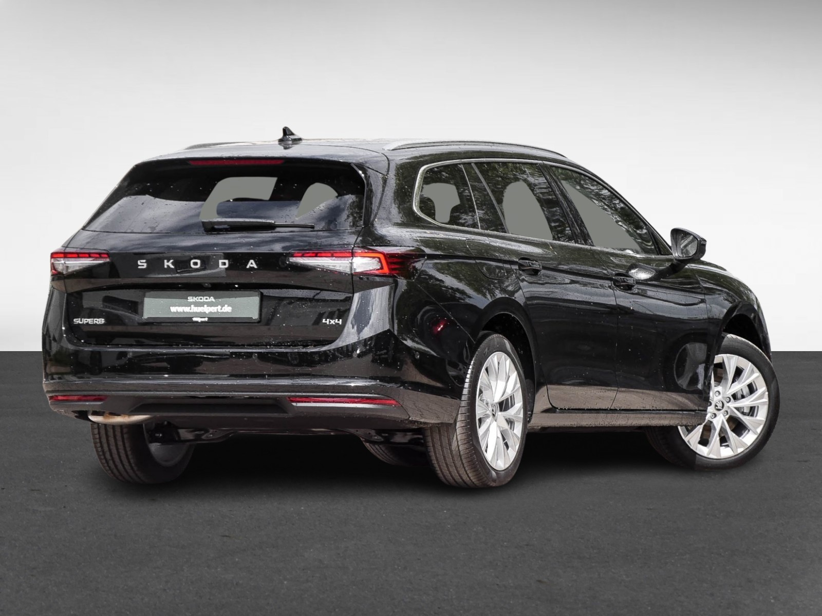 Skoda Superb Combi 2.0 DSG 4x4 SELECTION AHK HuD ACC NAV DCC 360Grad