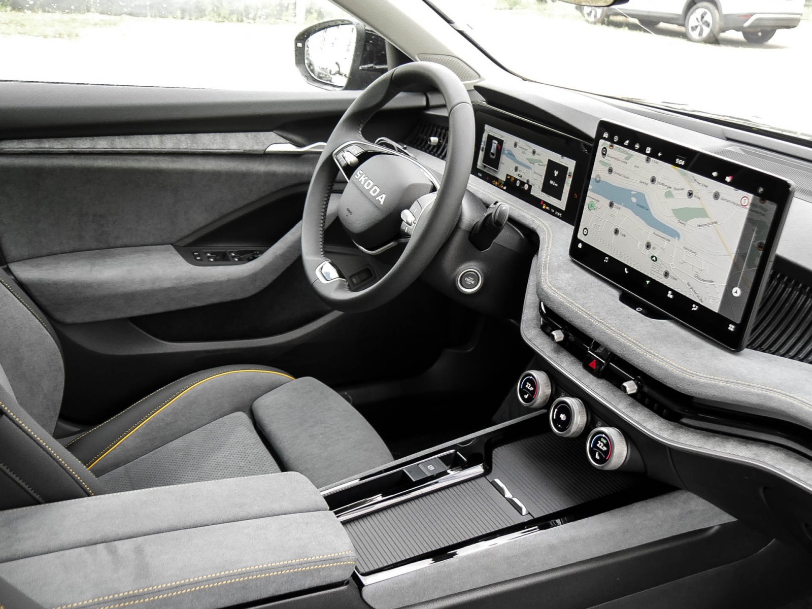 Skoda Superb Combi 2.0 DSG 4x4 SELECTION AHK HuD ACC NAV DCC 360Grad