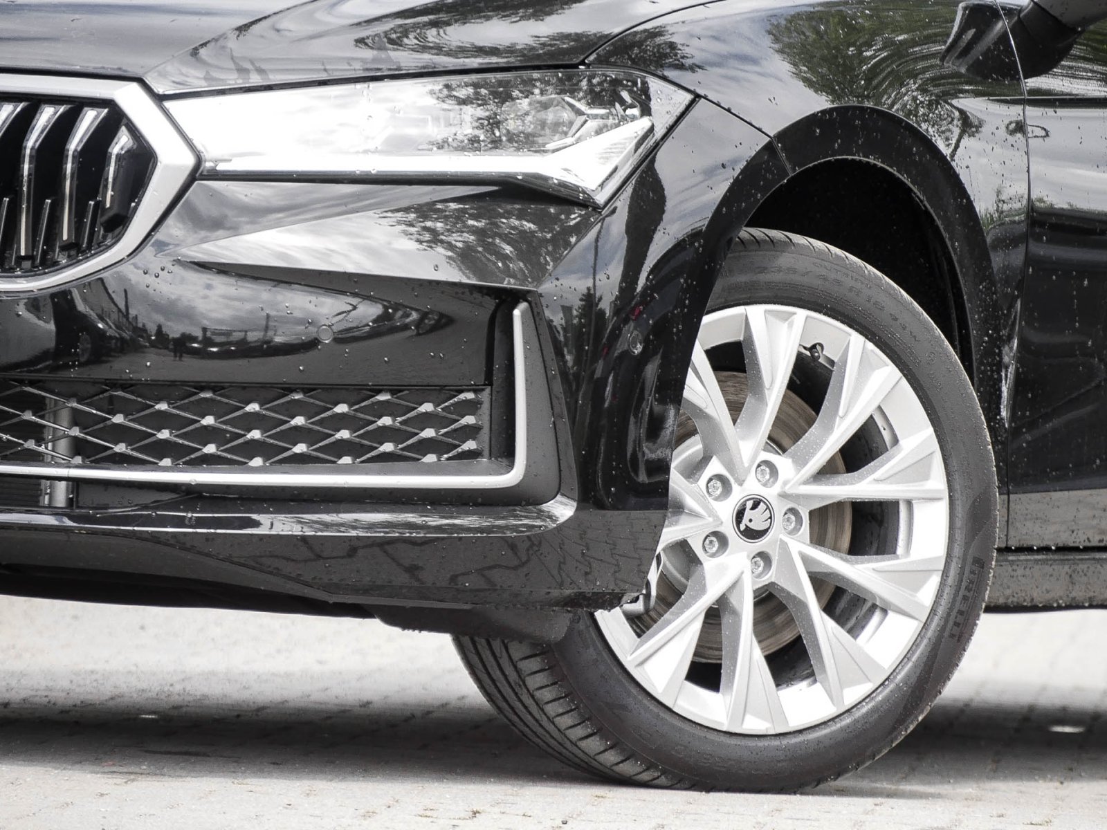 Skoda Superb Combi 2.0 DSG 4x4 SELECTION AHK HuD ACC NAV DCC 360Grad