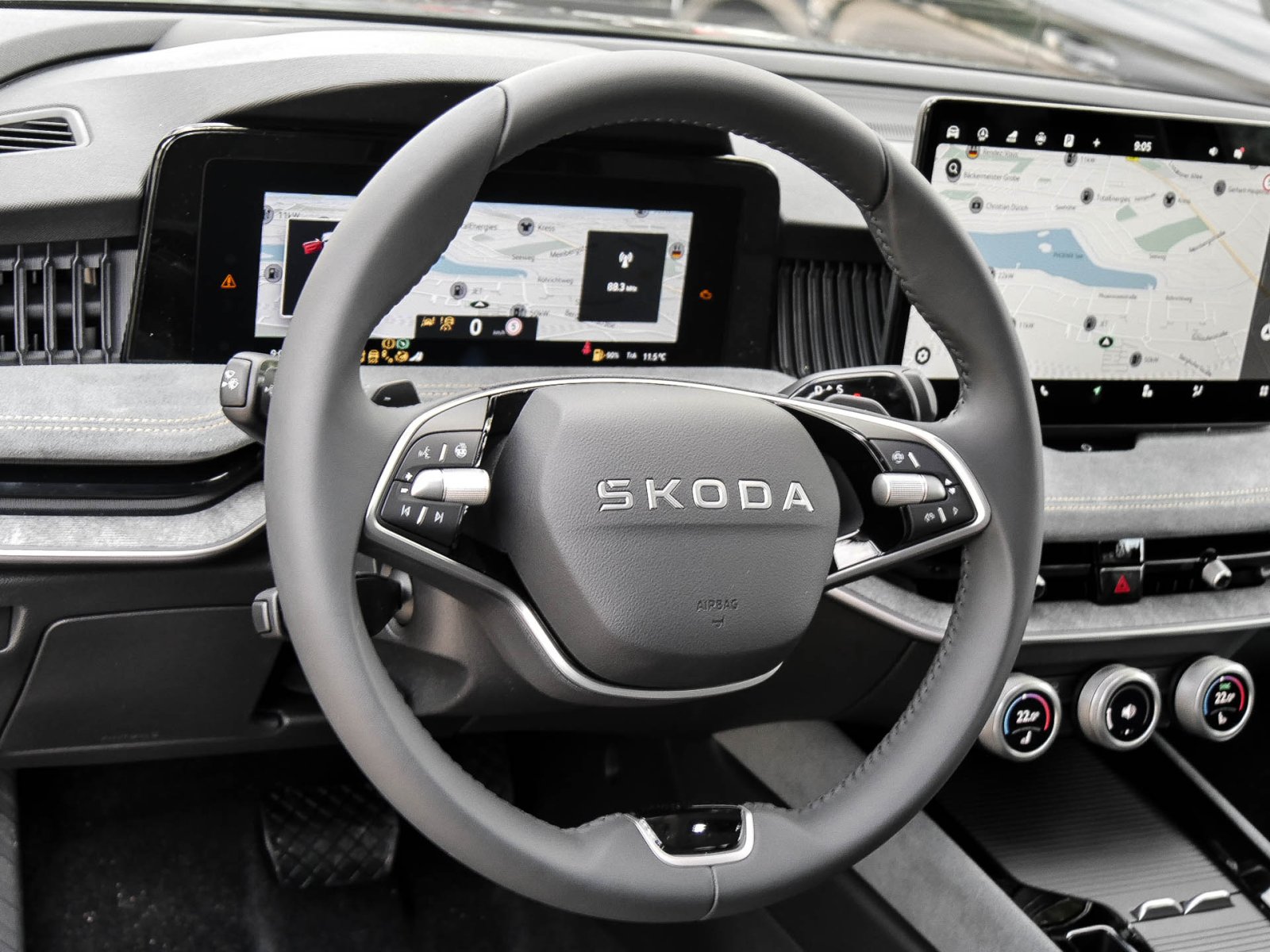 Skoda Superb Combi 2.0 DSG 4x4 SELECTION AHK HuD ACC NAV DCC 360Grad