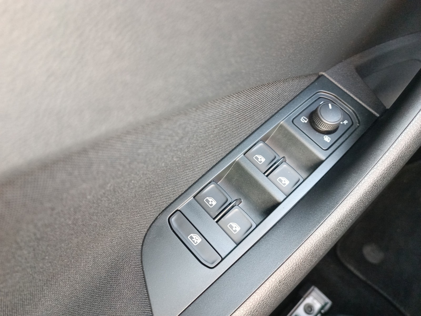 Skoda Kamiq 1.0 Selection KAMERA SITZHEIZ ALU17 MATRIX