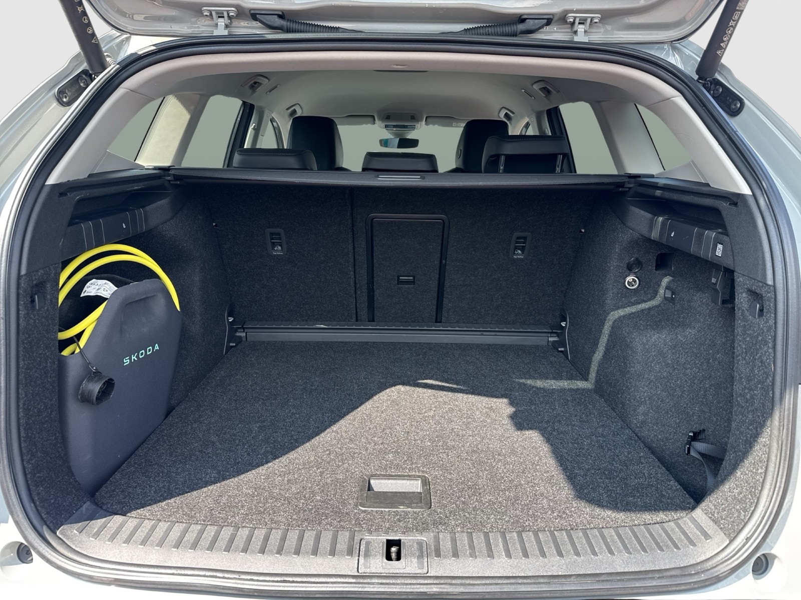 Skoda Enyaq 85 LOFT WÄRMEPUMPE CANTON AHK 360°CAM LM20