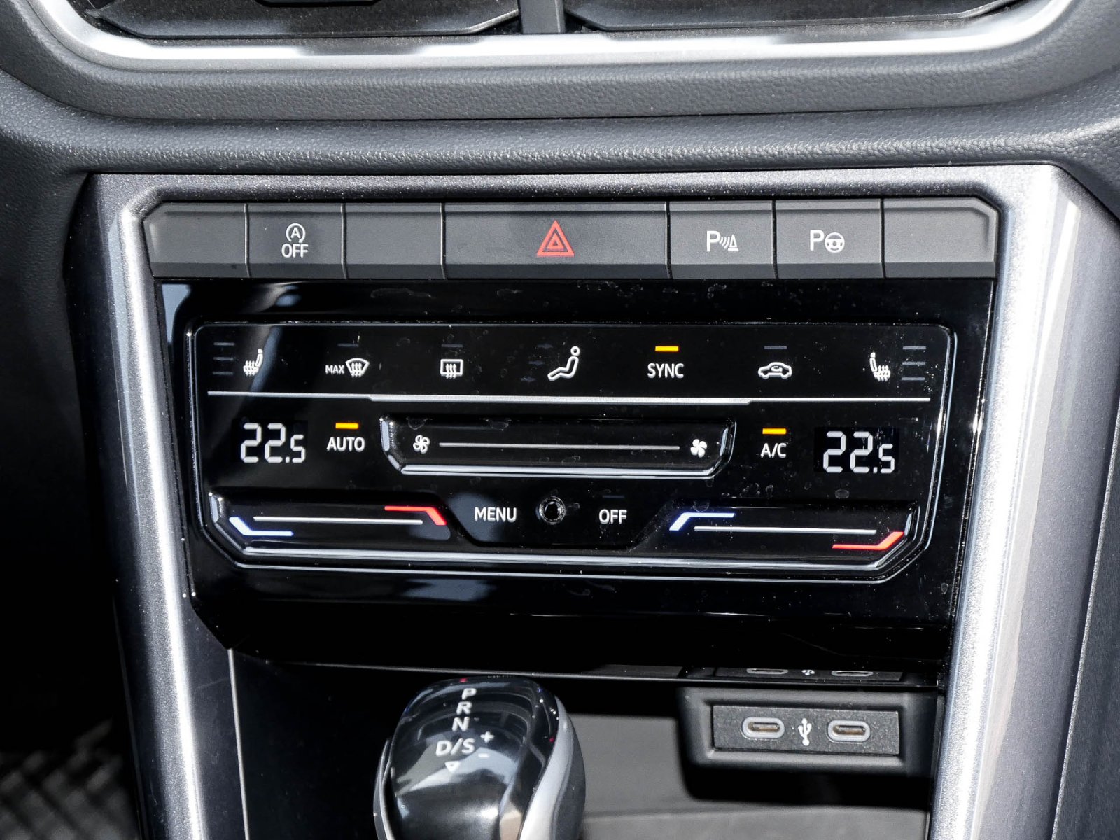 Volkswagen T-Roc 1.5 Style NAVI AHK SITZHEIZ ALU17