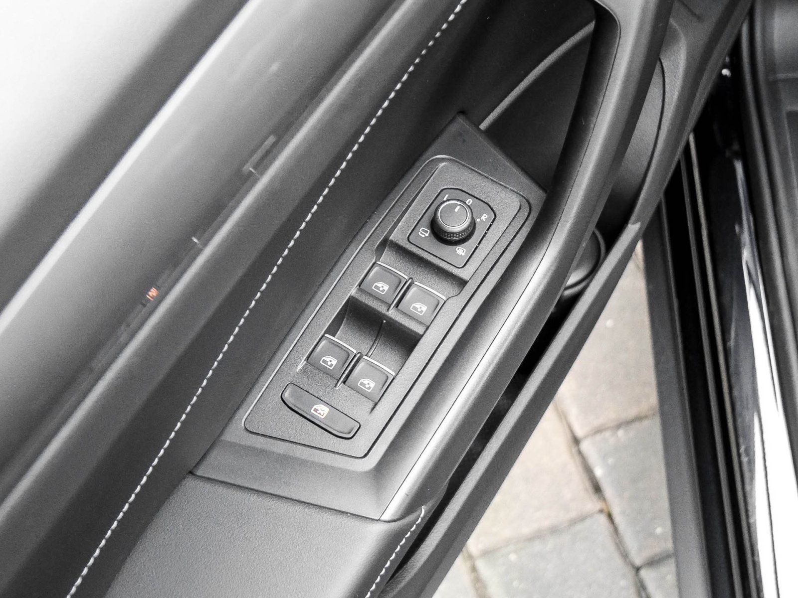 Volkswagen T-Roc 1.5 Style NAVI AHK SITZHEIZ ALU17