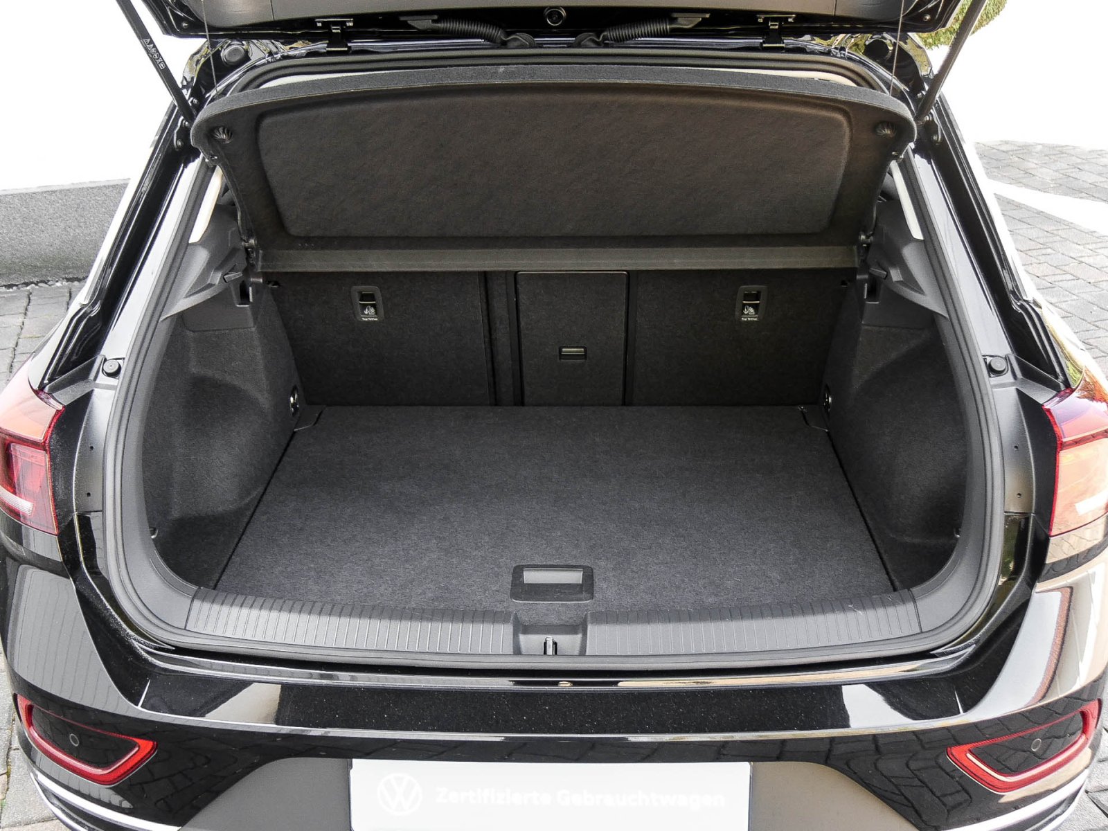 Volkswagen T-Roc 1.5 Style NAVI AHK SITZHEIZ ALU17