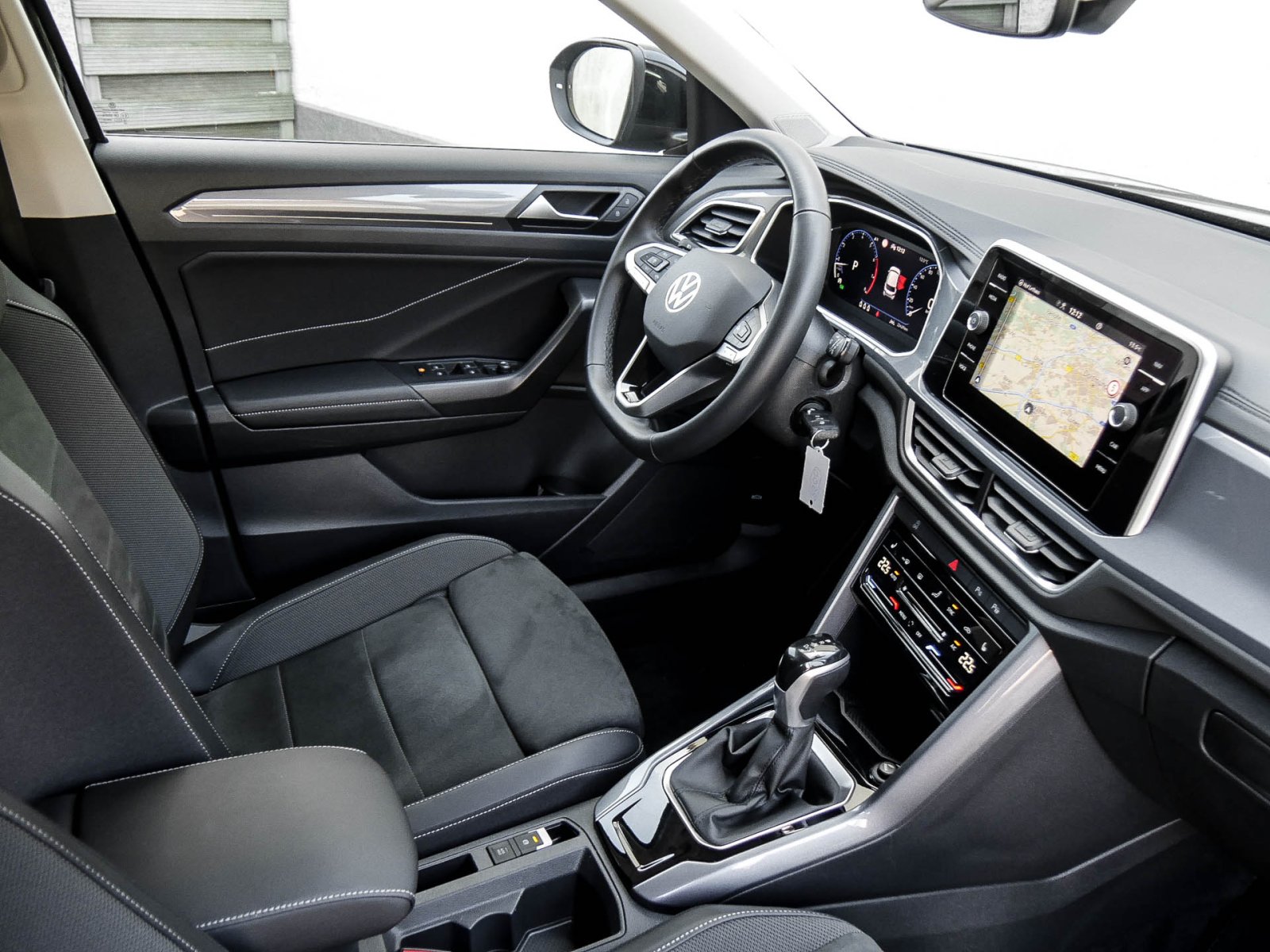 Volkswagen T-Roc 1.5 Style NAVI AHK SITZHEIZ ALU17