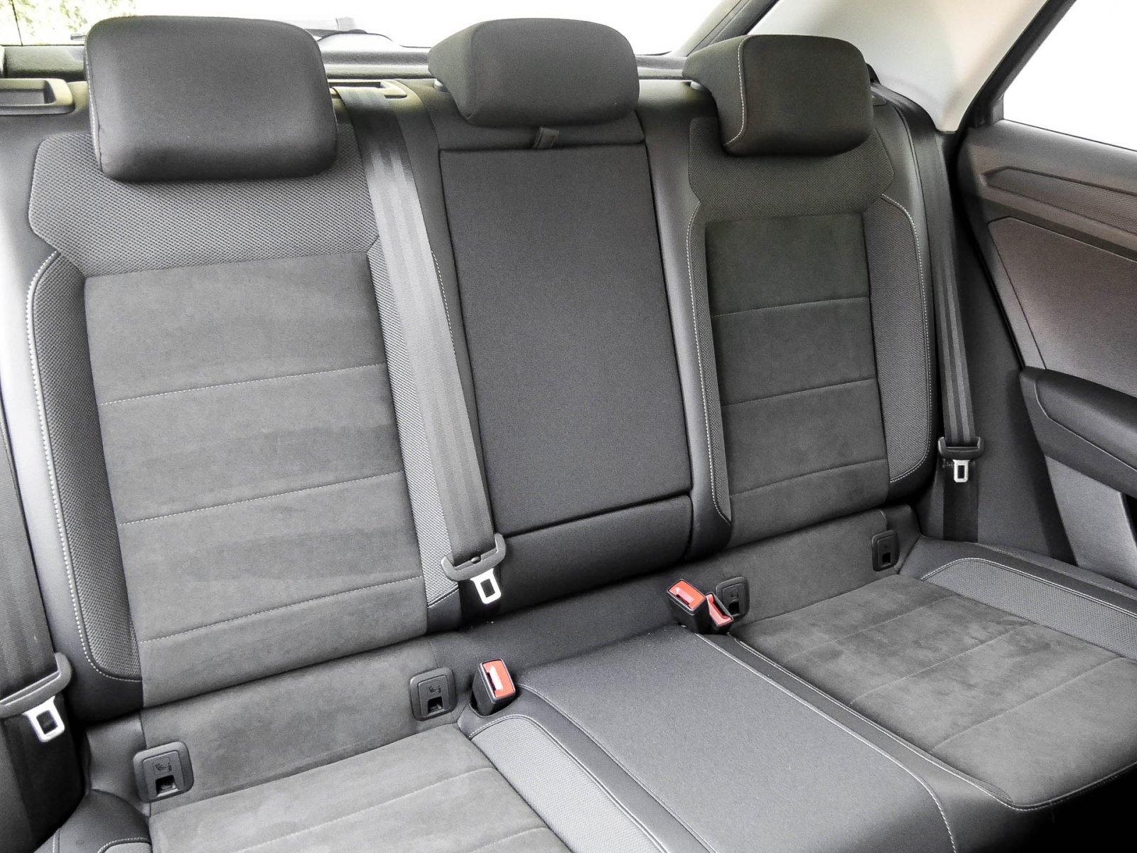 Volkswagen T-Roc 1.5 Style NAVI AHK SITZHEIZ ALU17
