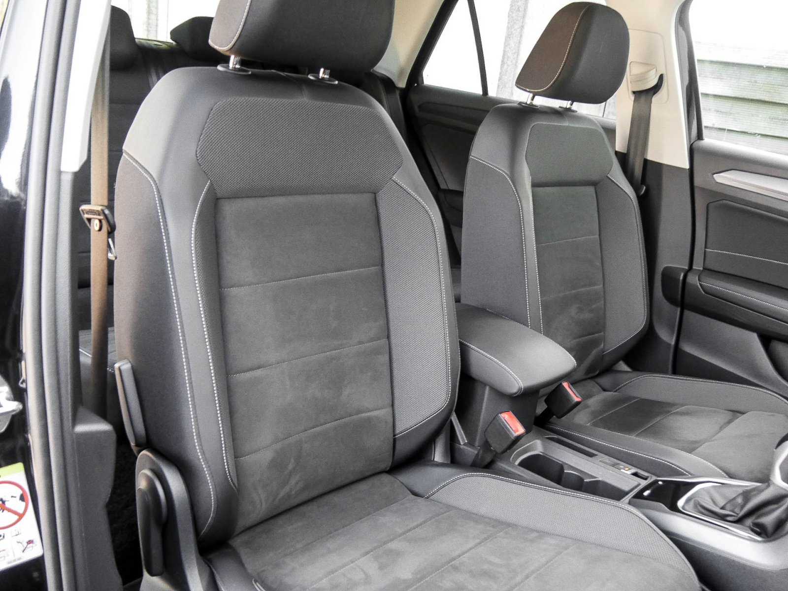 Volkswagen T-Roc 1.5 Style NAVI AHK SITZHEIZ ALU17
