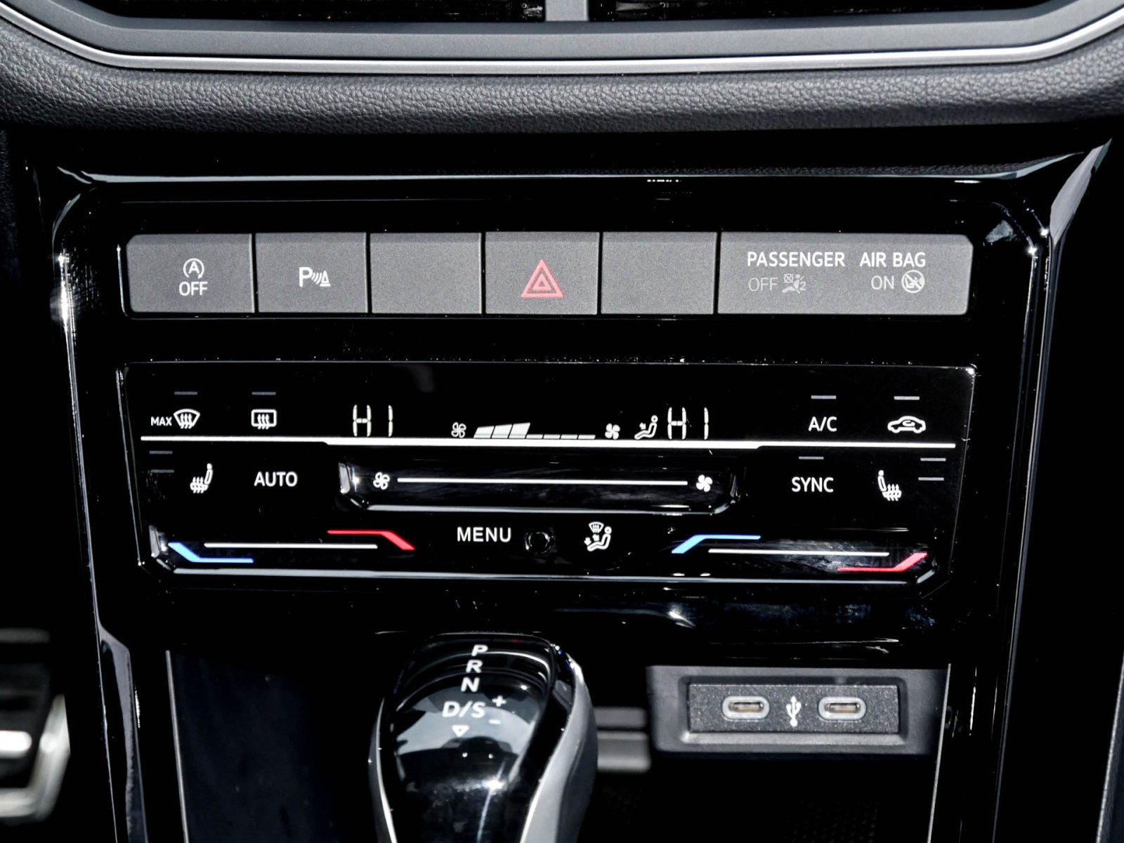 Volkswagen T-Cross 1.5 R-Line NAVI KAMERA MATRIX SITZHEIZ.