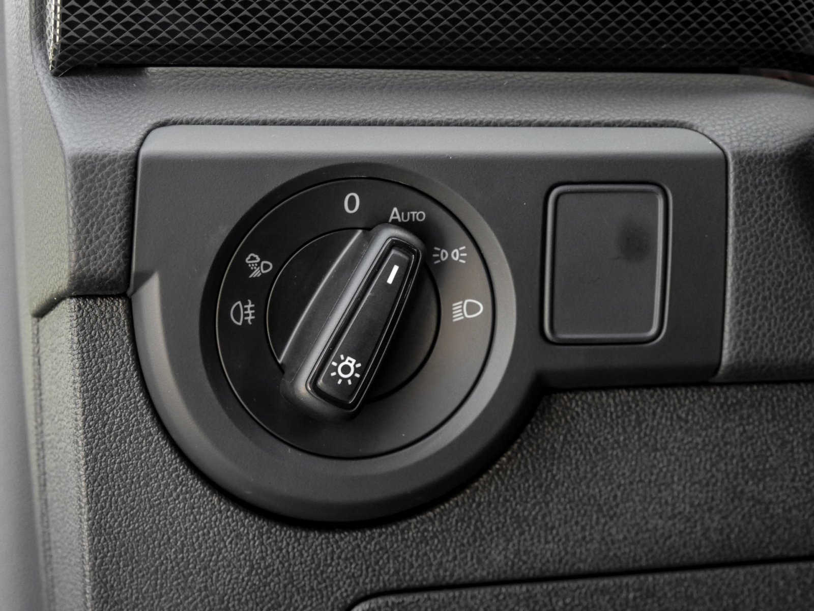 Volkswagen T-Cross 1.5 R-Line NAVI KAMERA MATRIX SITZHEIZ.