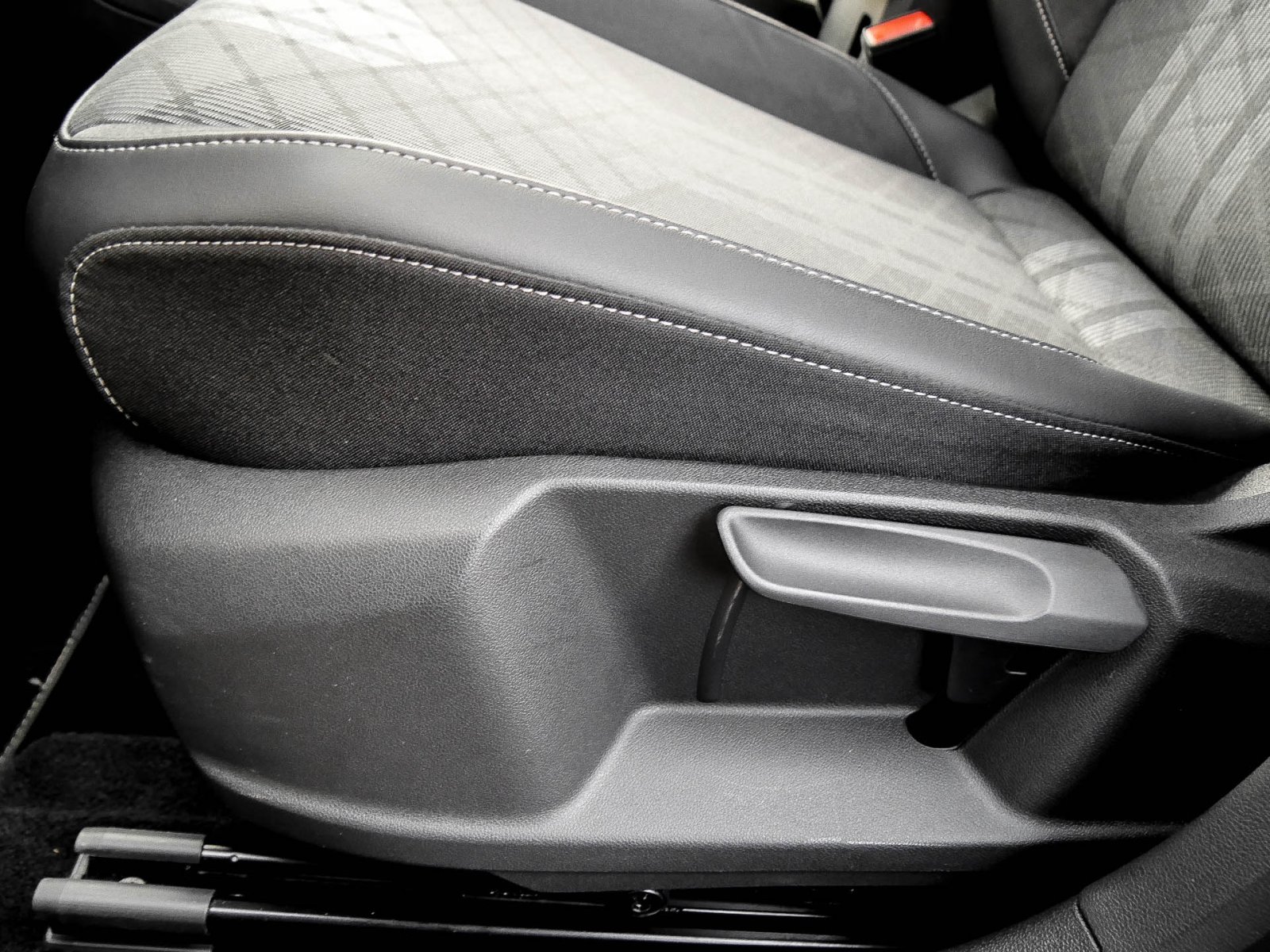 Volkswagen T-Cross 1.5 R-Line NAVI KAMERA MATRIX SITZHEIZ.