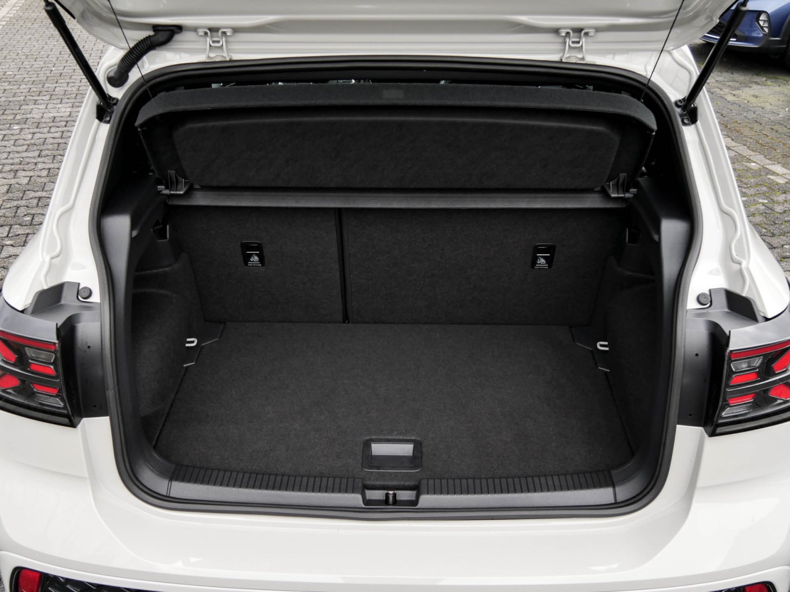 Volkswagen T-Cross 1.5 R-Line NAVI KAMERA MATRIX SITZHEIZ.