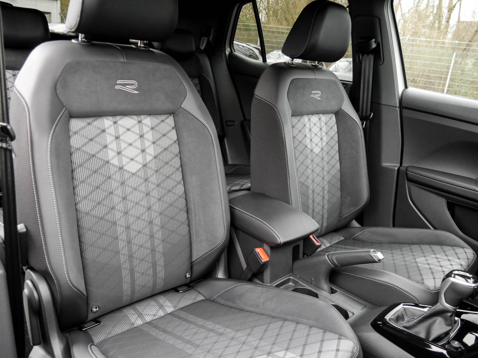 Volkswagen T-Cross 1.5 R-Line NAVI KAMERA MATRIX SITZHEIZ.