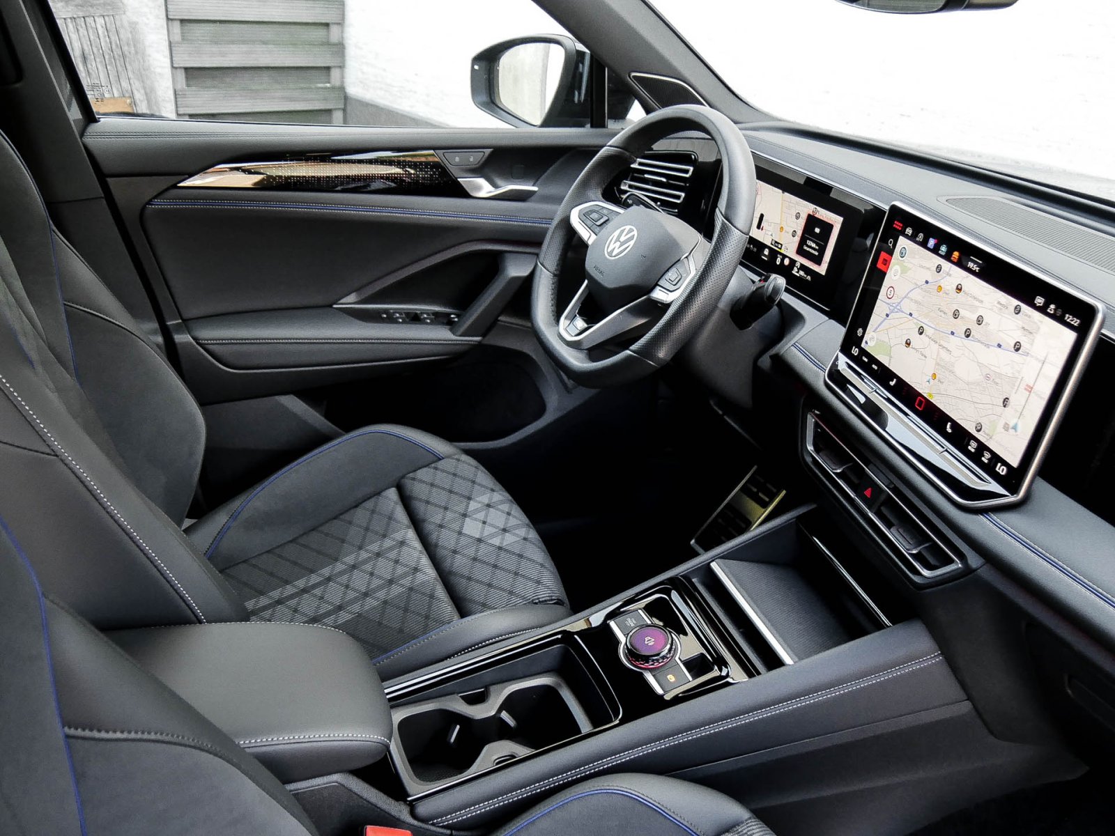 Volkswagen Tiguan 2.0 R-Line KAMERA SITZHEIZUNG ALU19 NAVI
