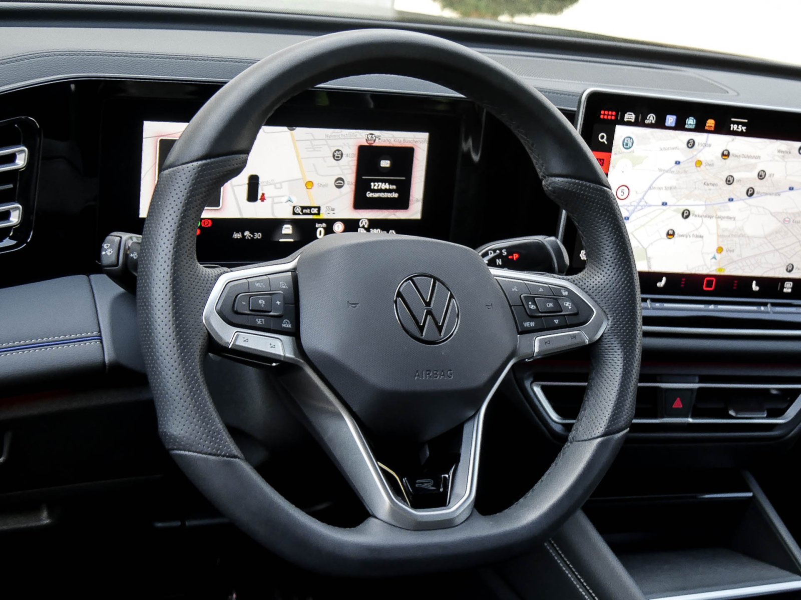 Volkswagen Tiguan 2.0 R-Line KAMERA SITZHEIZUNG ALU19 NAVI
