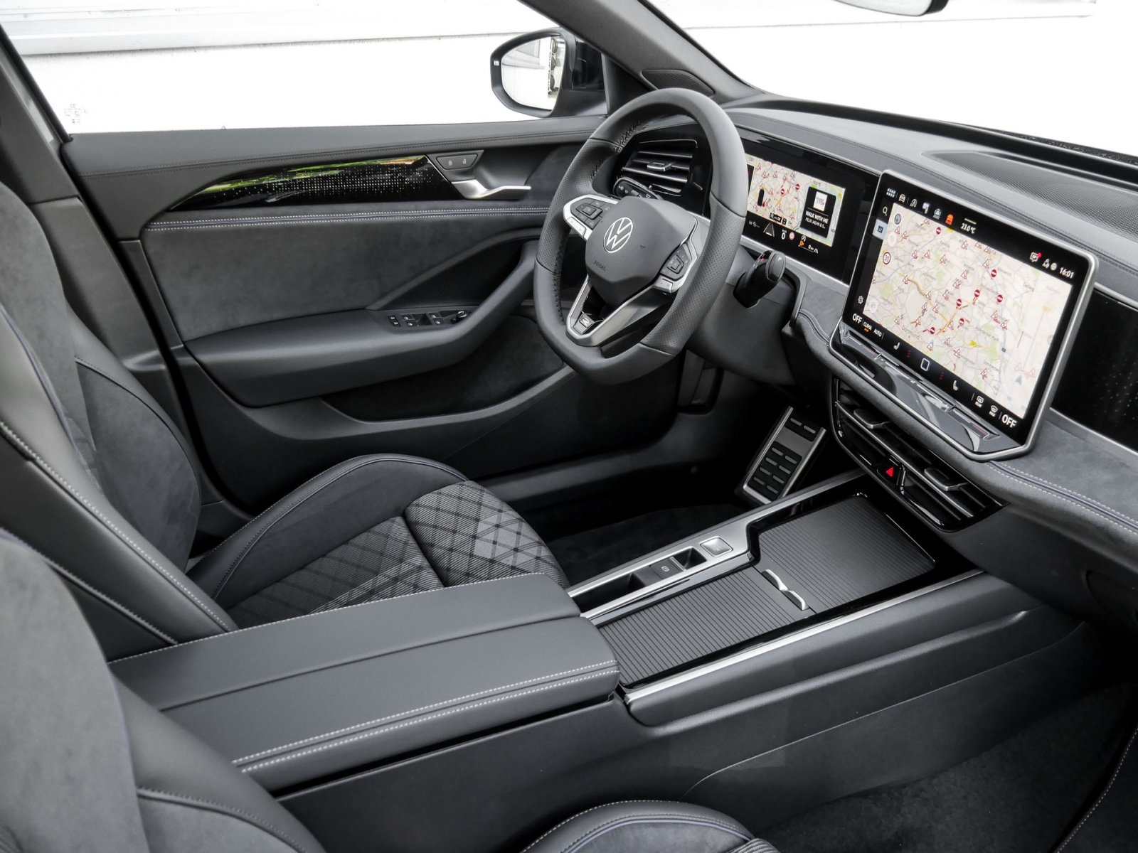 Volkswagen Passat Variant 2.0 TDI R-LINE DSG PANO AHK LM19 BLACKSTYLE