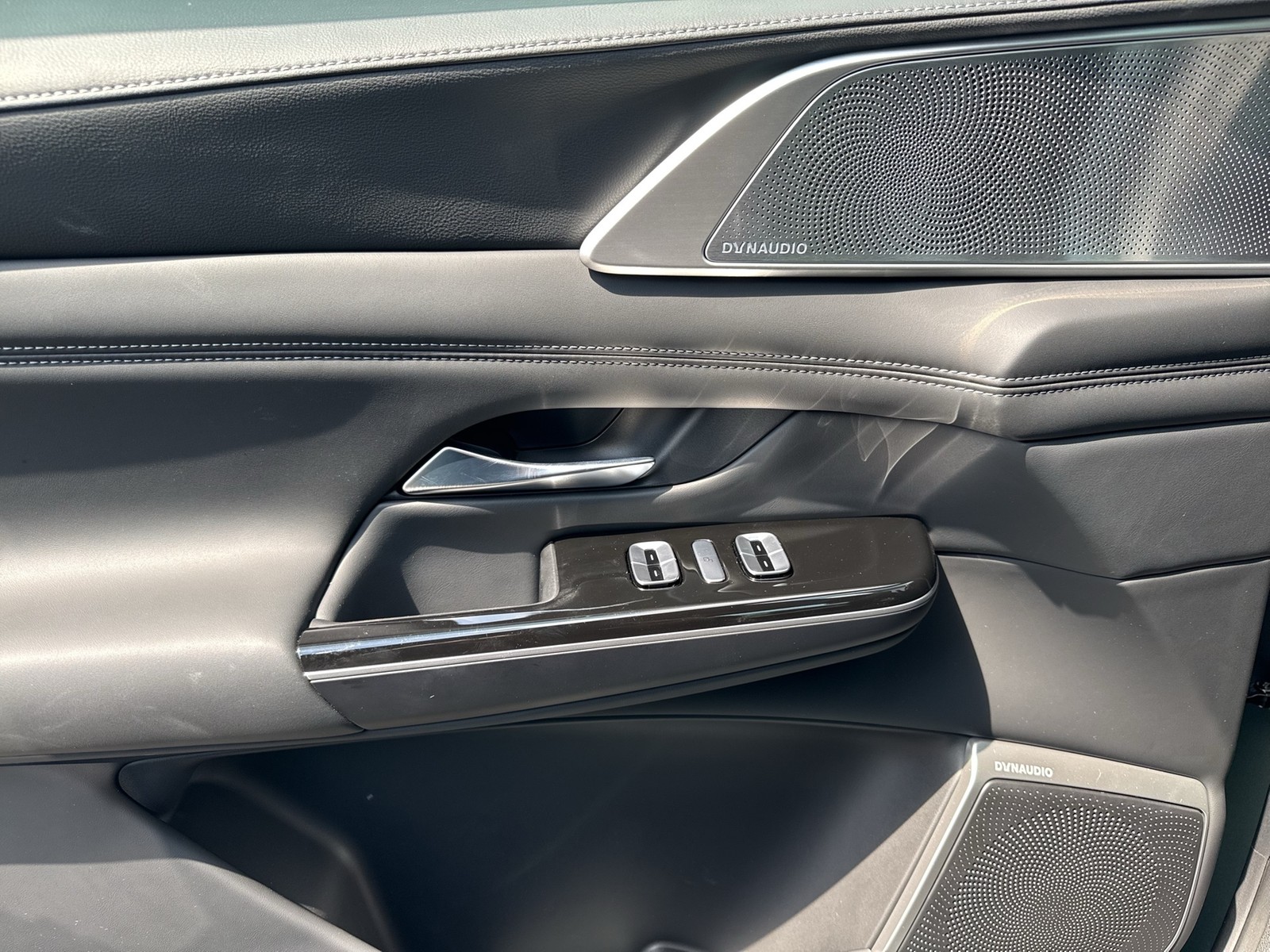 XPENG G9 AWD Performance PANO LEDER eSITZE LM21